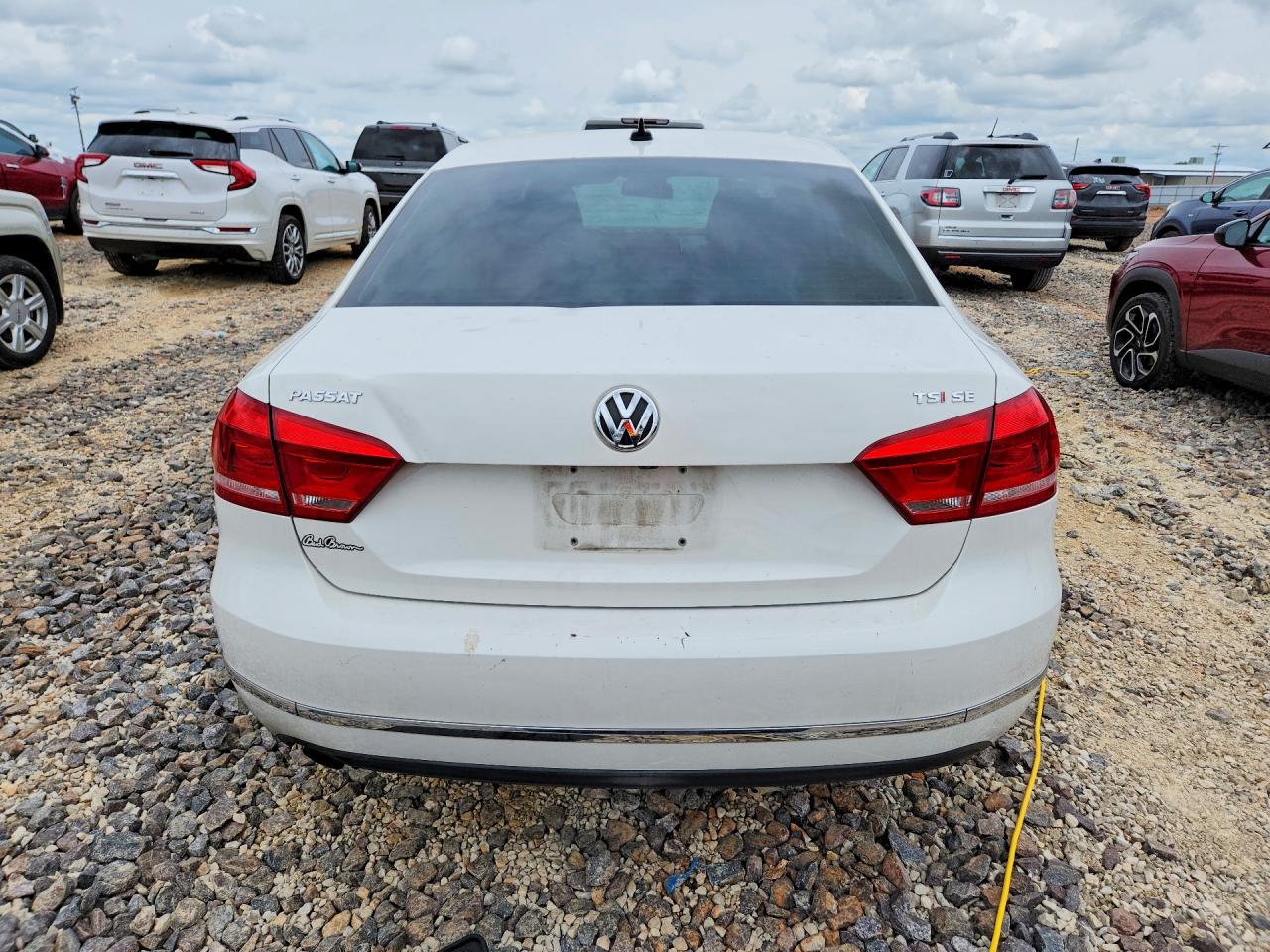 2015 Volkswagen Passat Белый vin: 1VWBT7A31FC049472