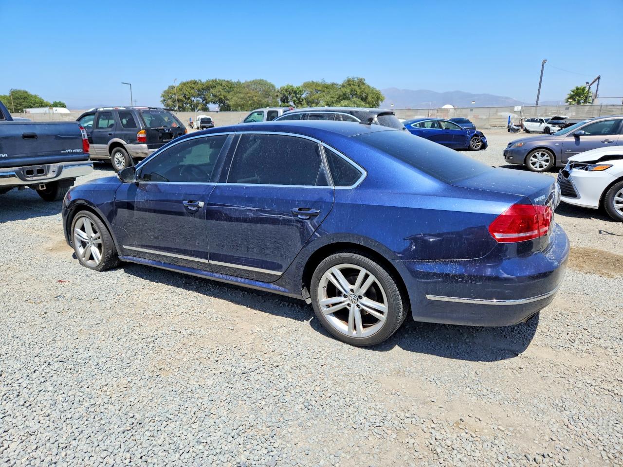 2015 Volkswagen Passat Se Blue vin: 1VWBT7A31FC087963