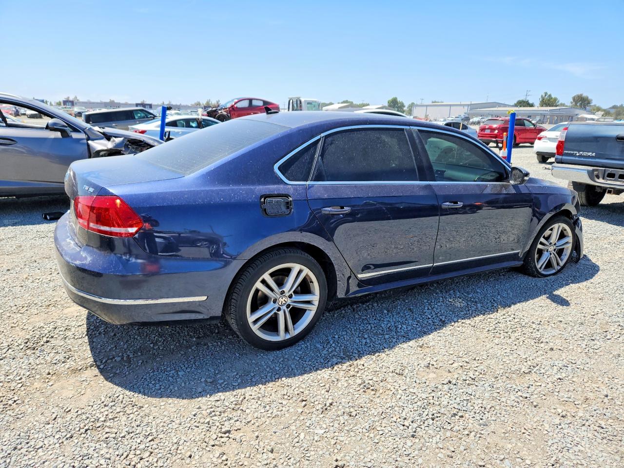 2015 Volkswagen Passat Se Blue vin: 1VWBT7A31FC087963