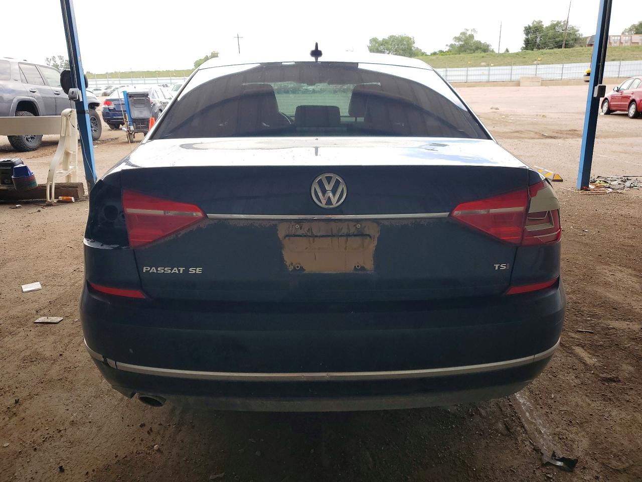 2016 Volkswagen Passat Se Black vin: 1VWBT7A31GC017543