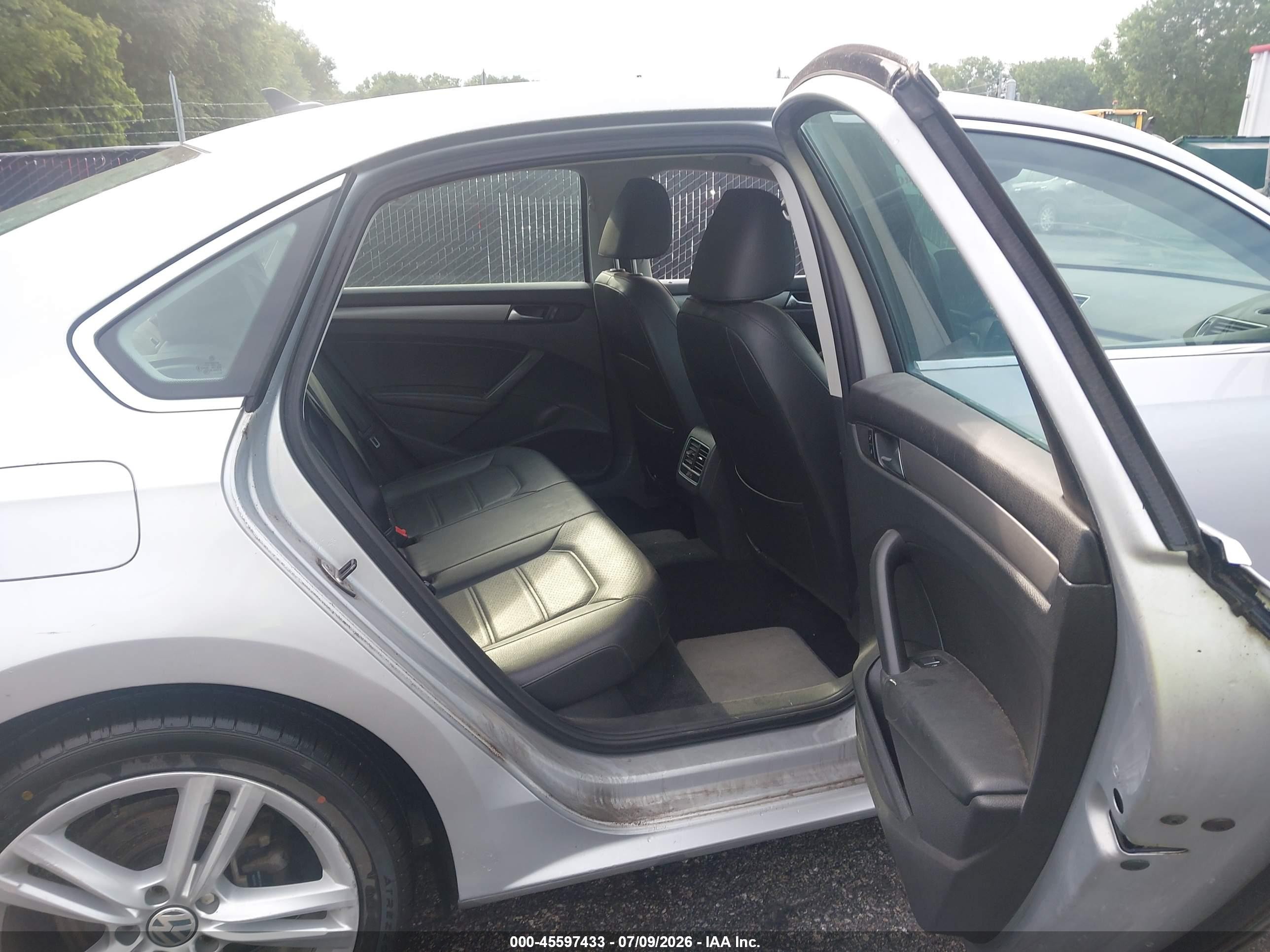 2014 Volkswagen Passat 1.8t Se Silver vin: 1VWBT7A32EC084746