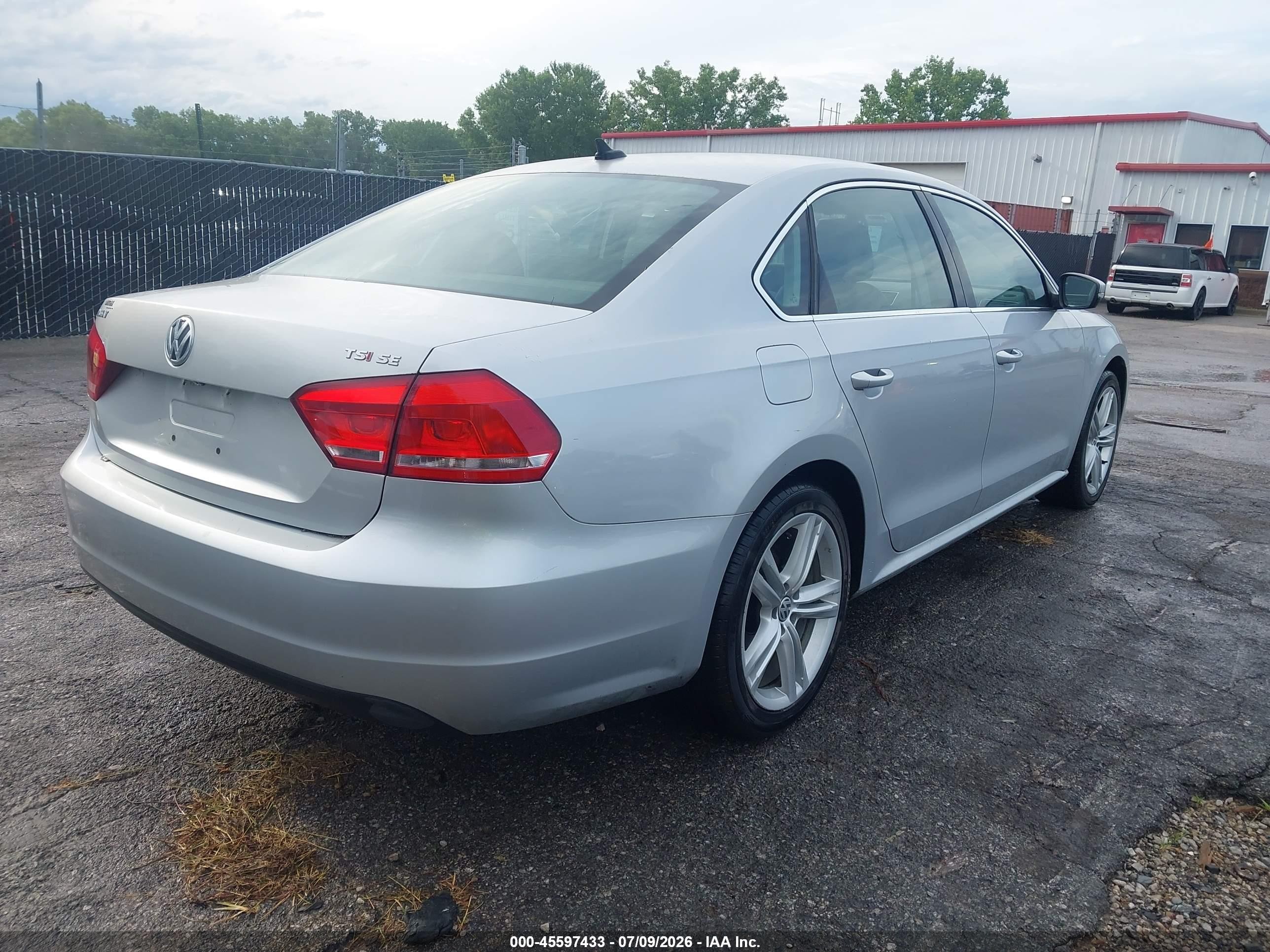 2014 Volkswagen Passat 1.8t Se Silver vin: 1VWBT7A32EC084746