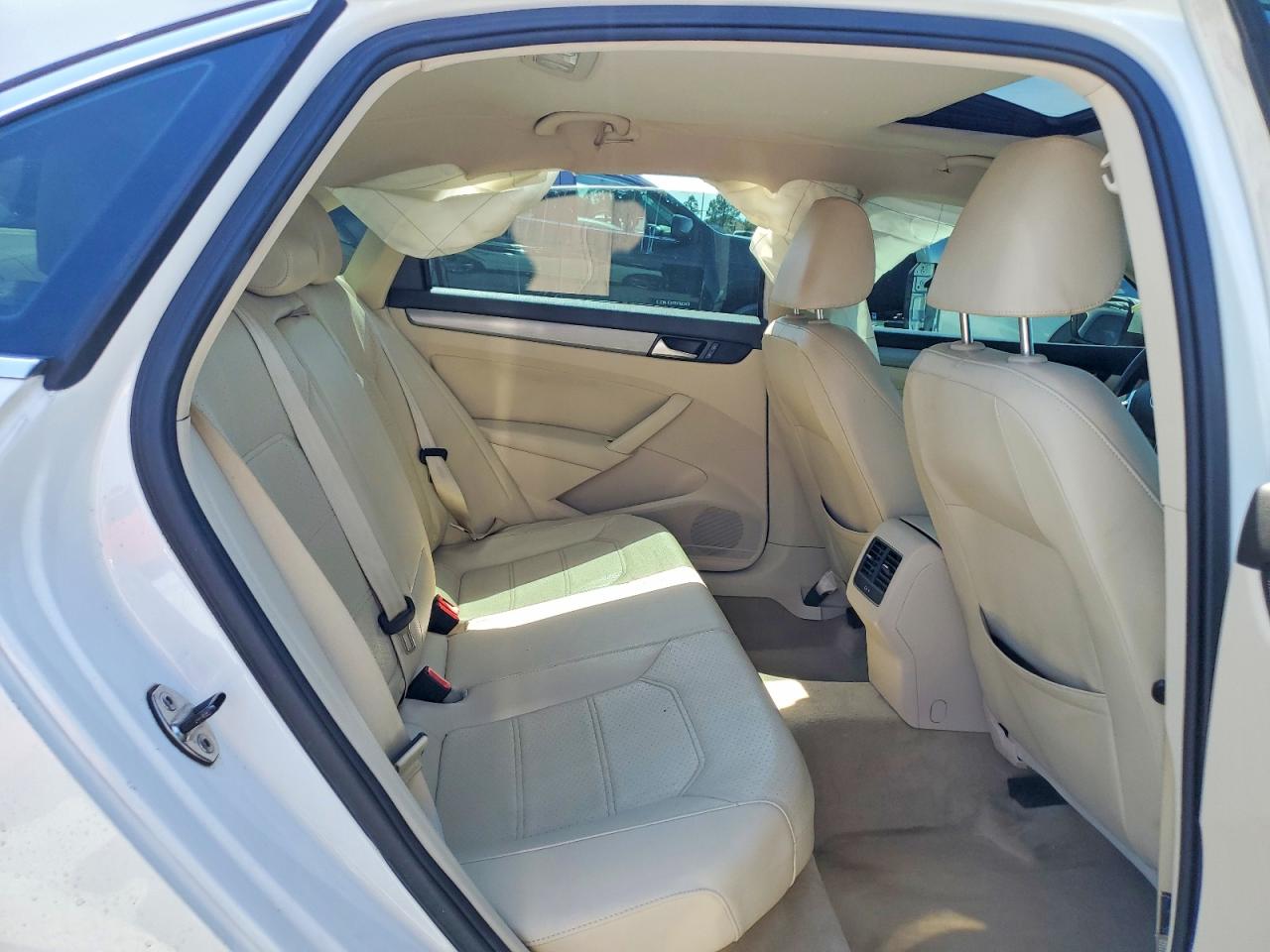 2014 Volkswagen Passat Se White vin: 1VWBT7A32EC109564