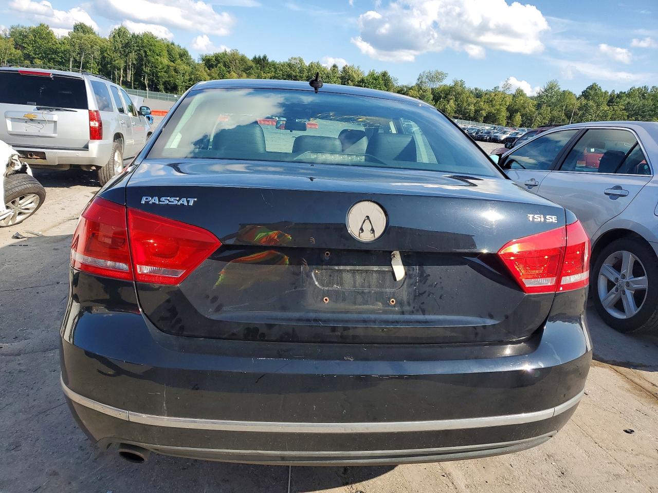 2015 Volkswagen Passat Se Black vin: 1VWBT7A32FC045799