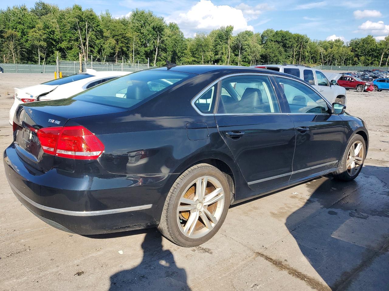 2015 Volkswagen Passat Se Black vin: 1VWBT7A32FC045799