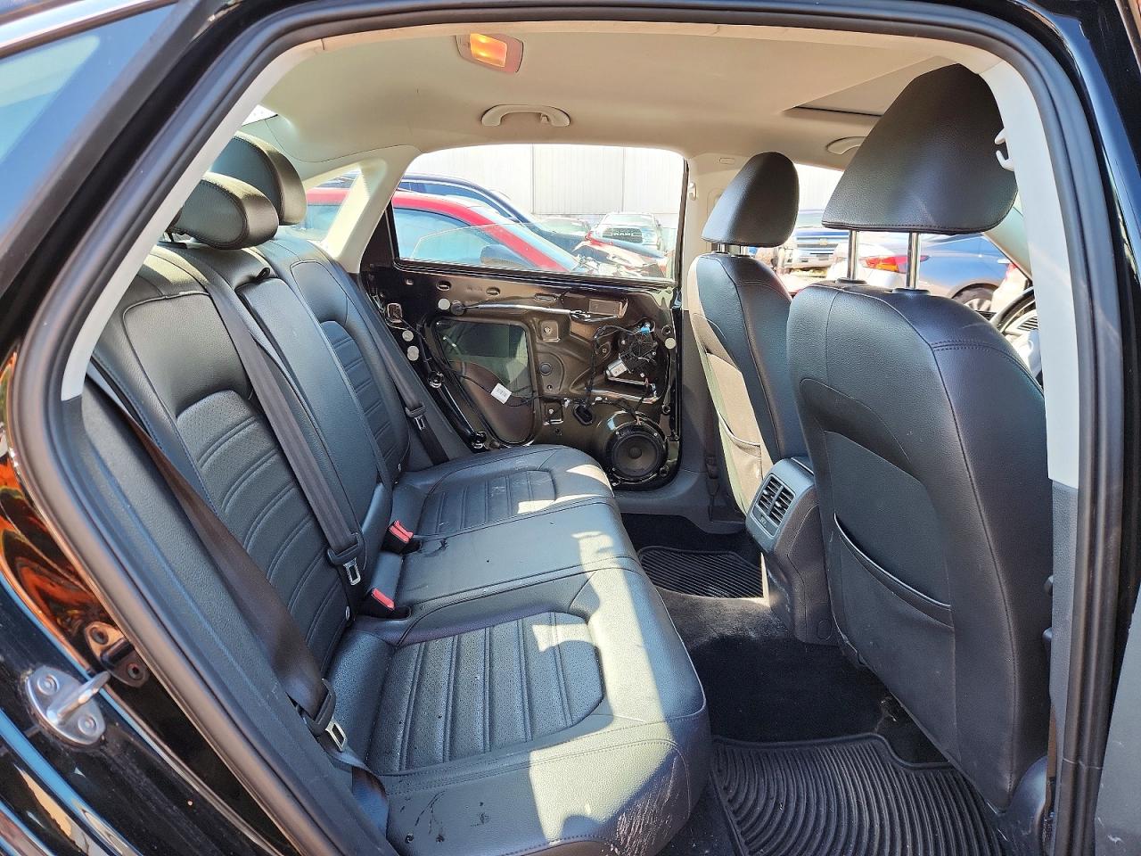 2015 Volkswagen Passat Se Черный vin: 1VWBT7A32FC059847