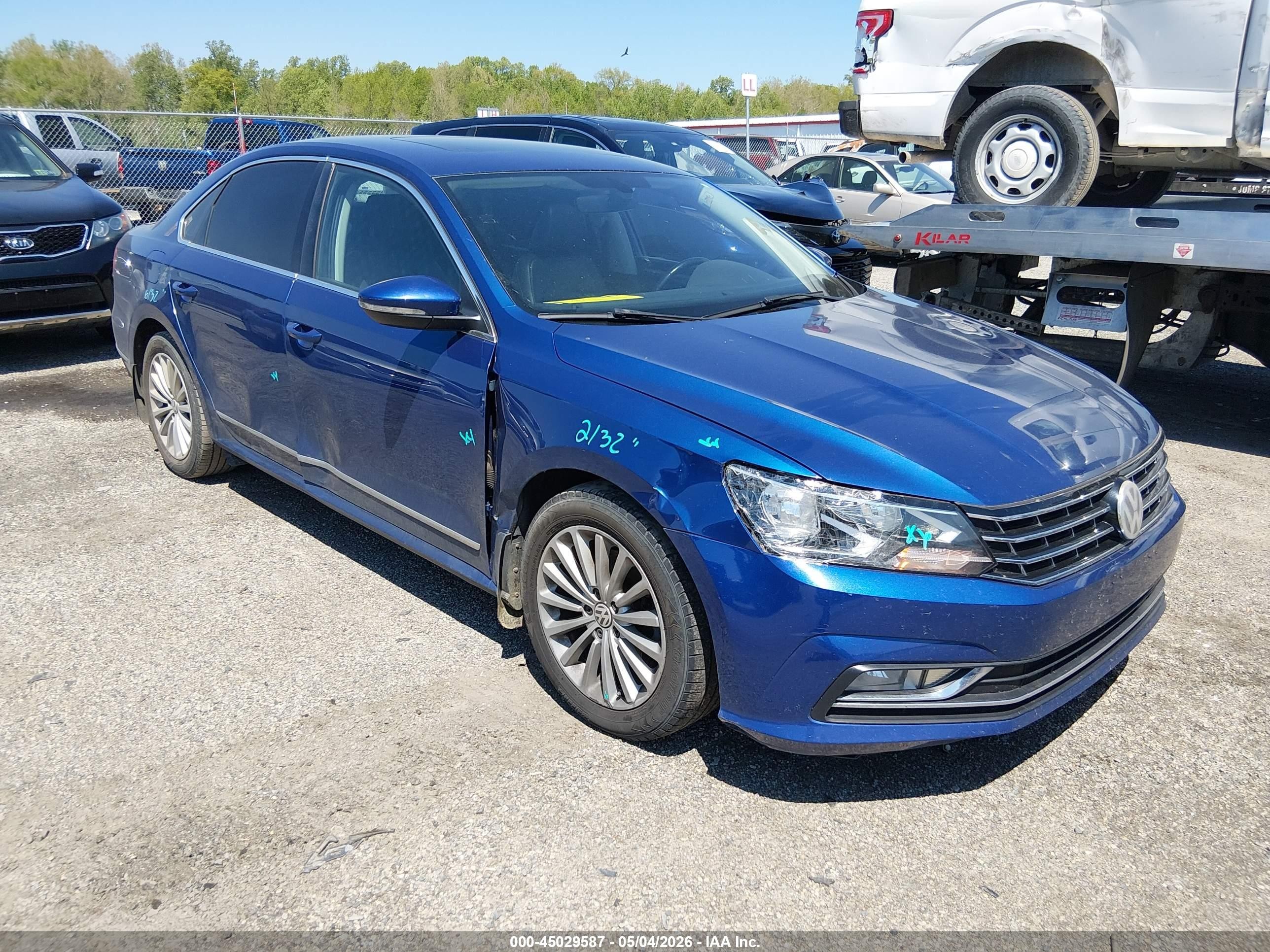 2016 Volkswagen Passat 1.8t Se Blue vin: 1VWBT7A32GC016837