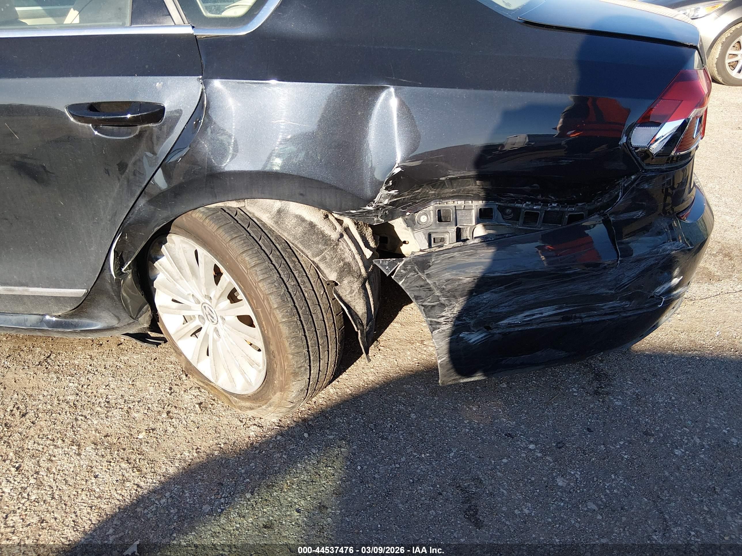 2017 Volkswagen Passat 1.8t Se Черный vin: 1VWBT7A32HC066008