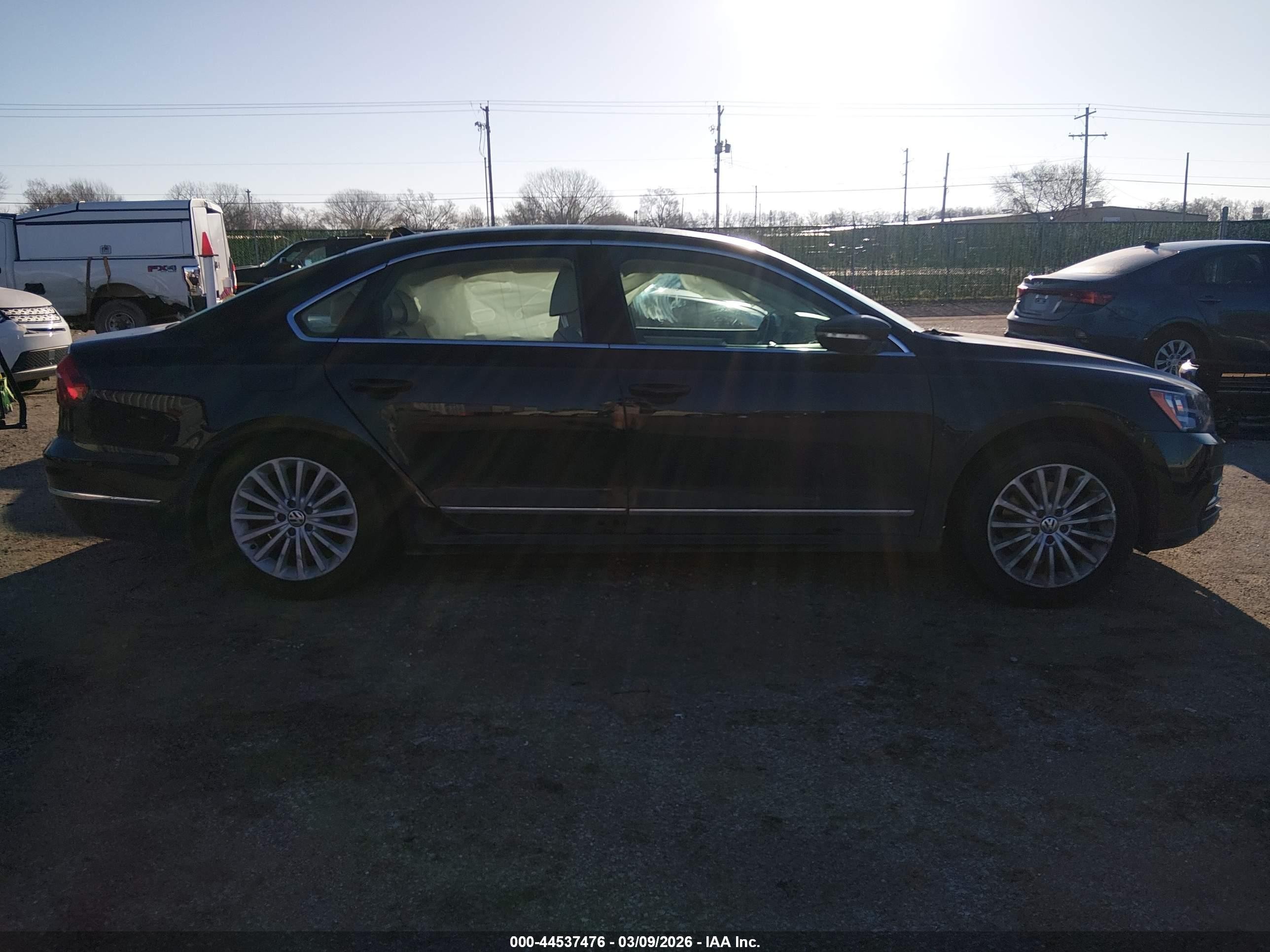 2017 Volkswagen Passat 1.8t Se Черный vin: 1VWBT7A32HC066008