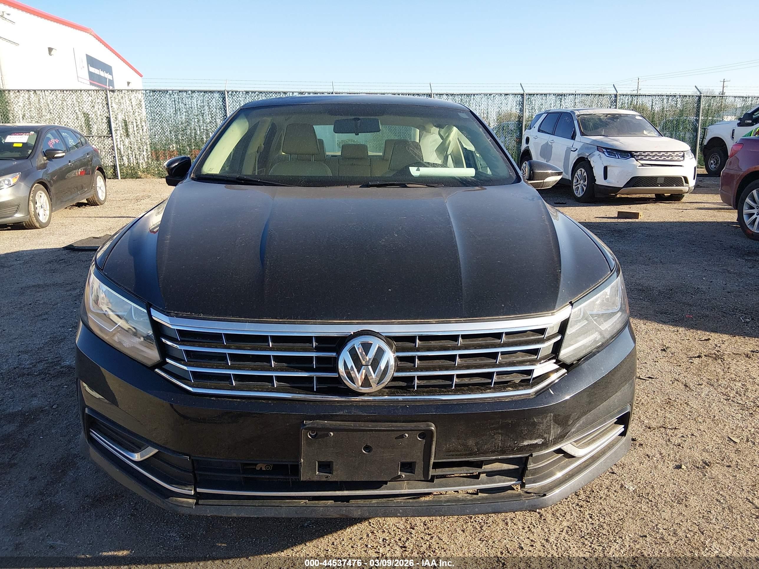 2017 Volkswagen Passat 1.8t Se Черный vin: 1VWBT7A32HC066008