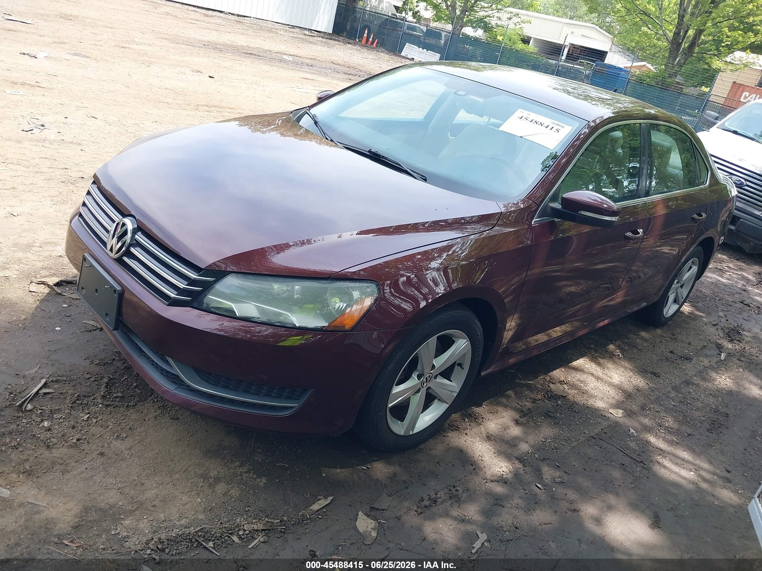 2014 Volkswagen Passat 1.8t Se Maroon vin: 1VWBT7A33EC055756