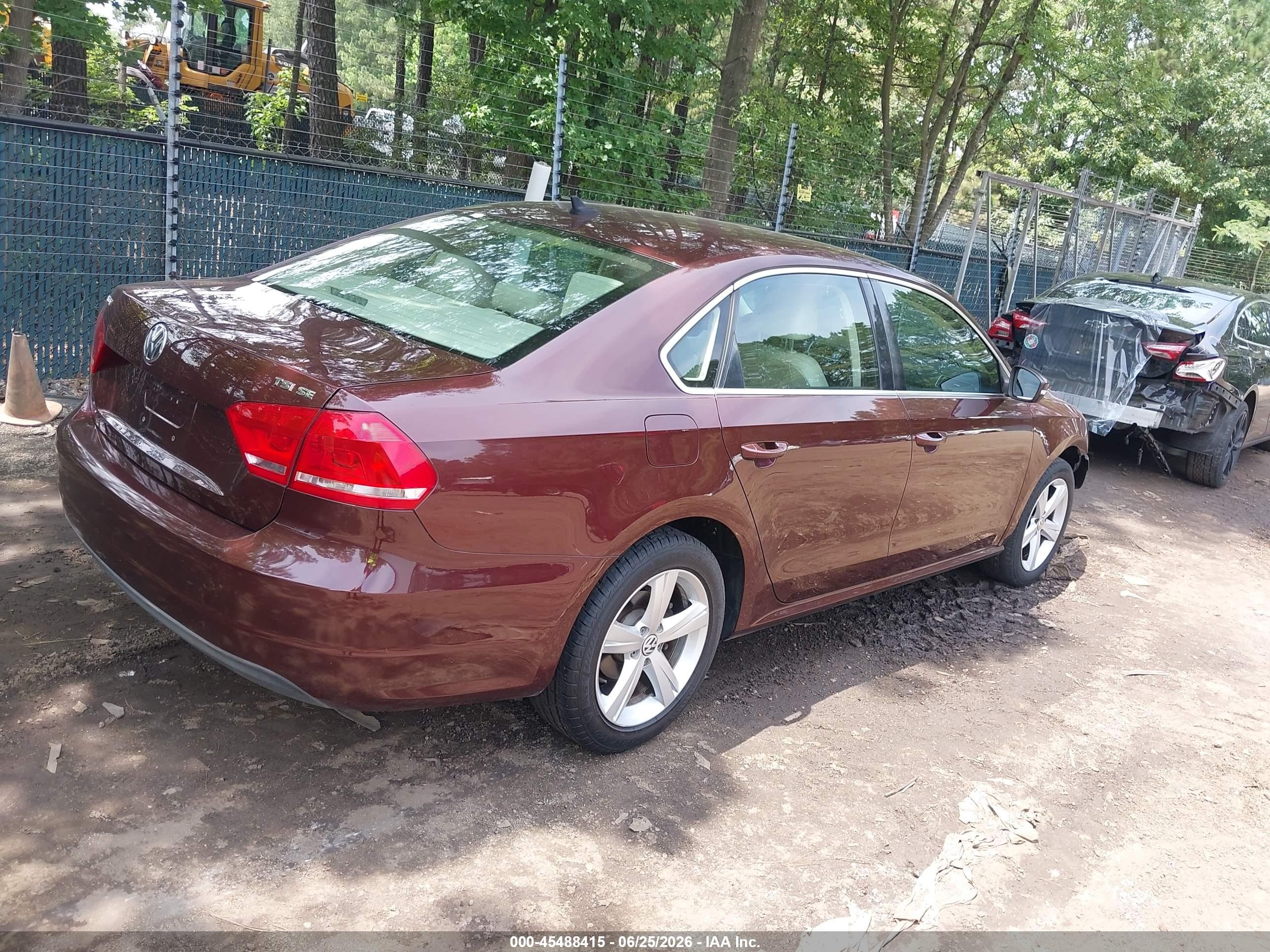 2014 Volkswagen Passat 1.8t Se Maroon vin: 1VWBT7A33EC055756