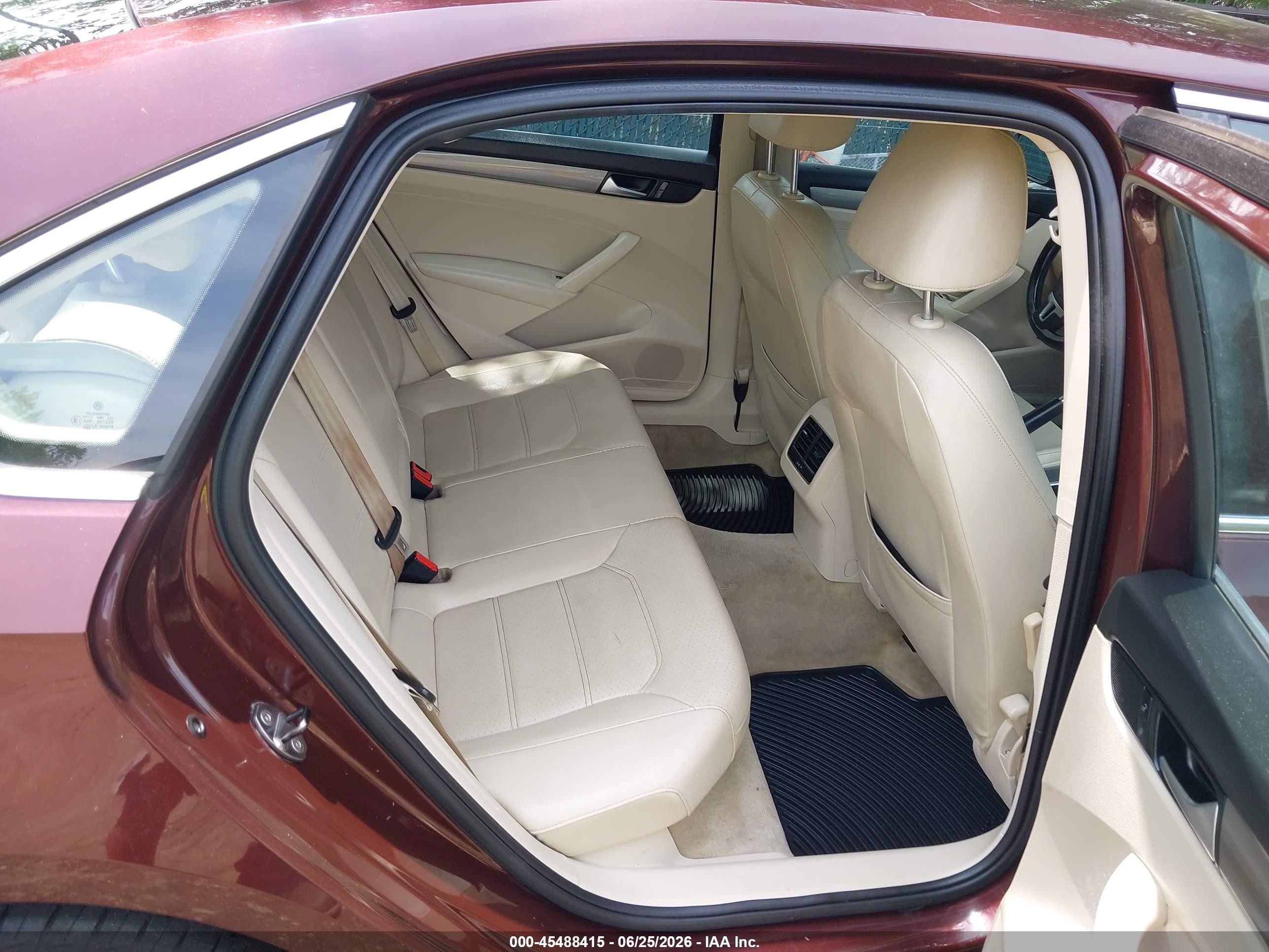 2014 Volkswagen Passat 1.8t Se Maroon vin: 1VWBT7A33EC055756