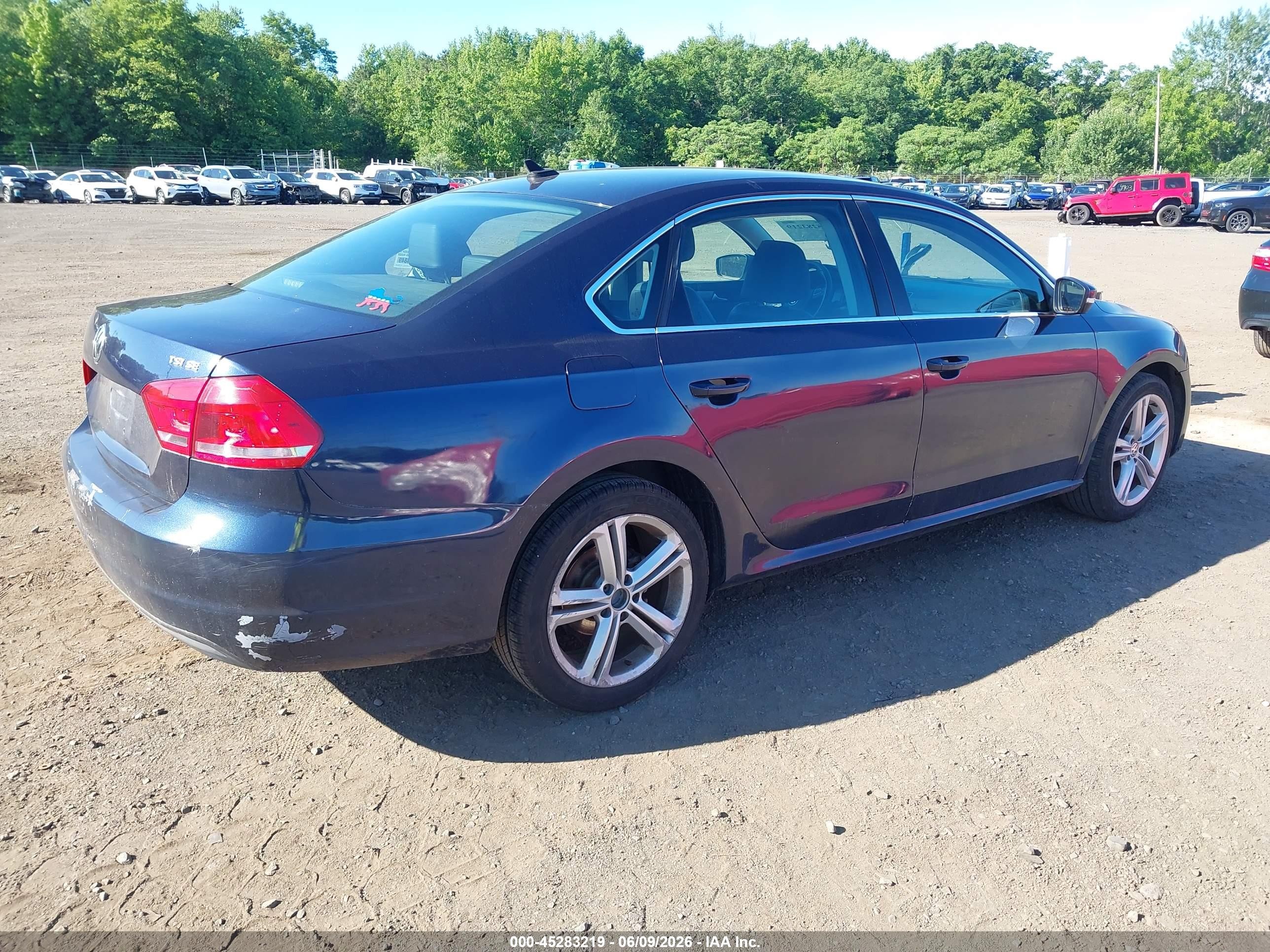 2014 Volkswagen Passat 1.8t Se Blue vin: 1VWBT7A33EC098123