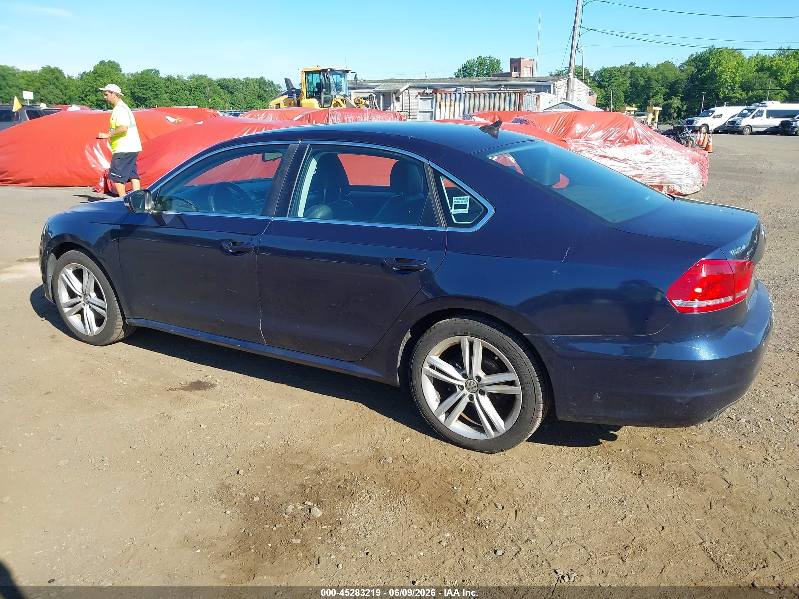 2014 Volkswagen Passat 1.8t Se Blue vin: 1VWBT7A33EC098123