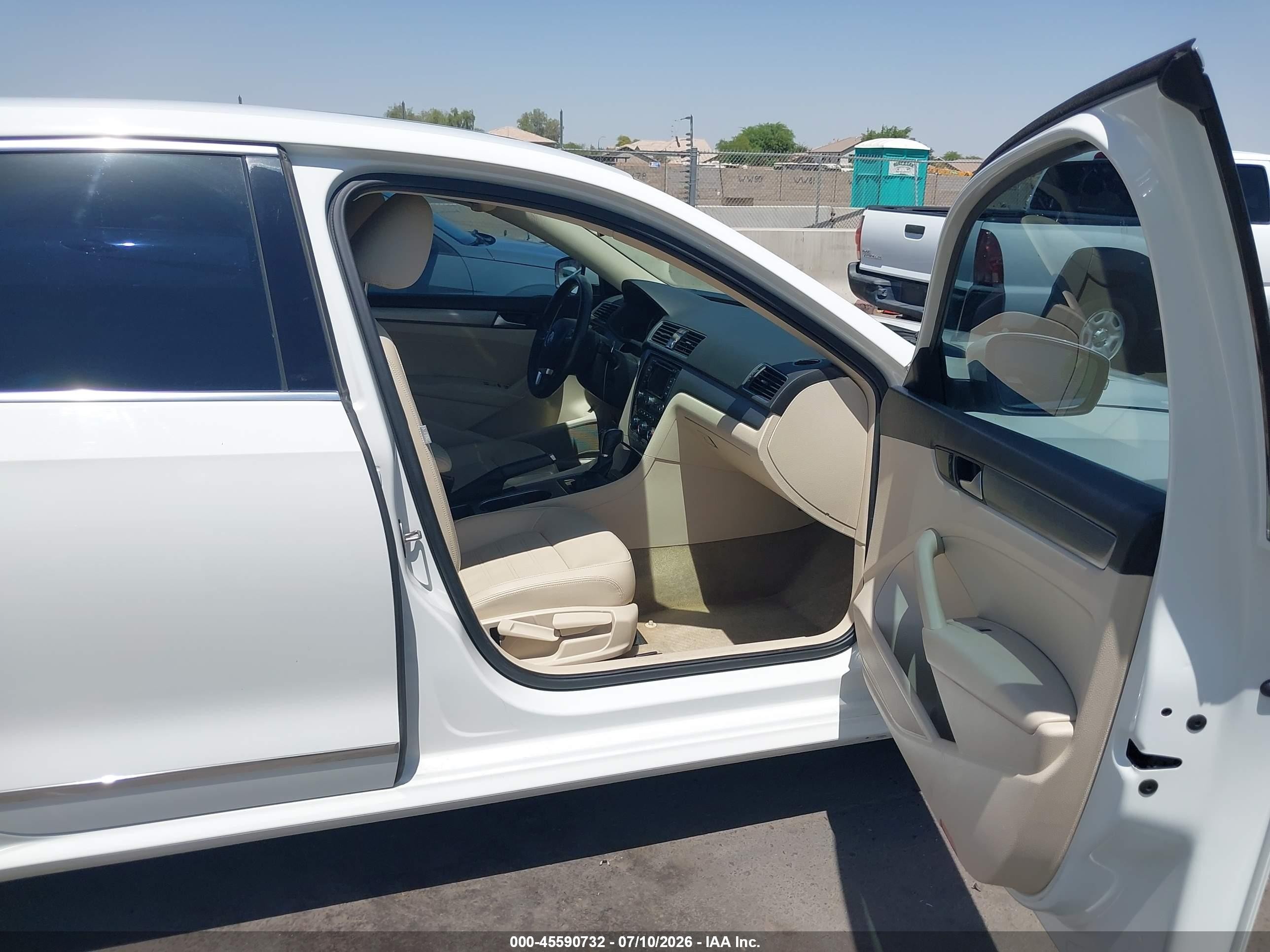 2015 Volkswagen Passat 1.8t Se White vin: 1VWBT7A33FC039610
