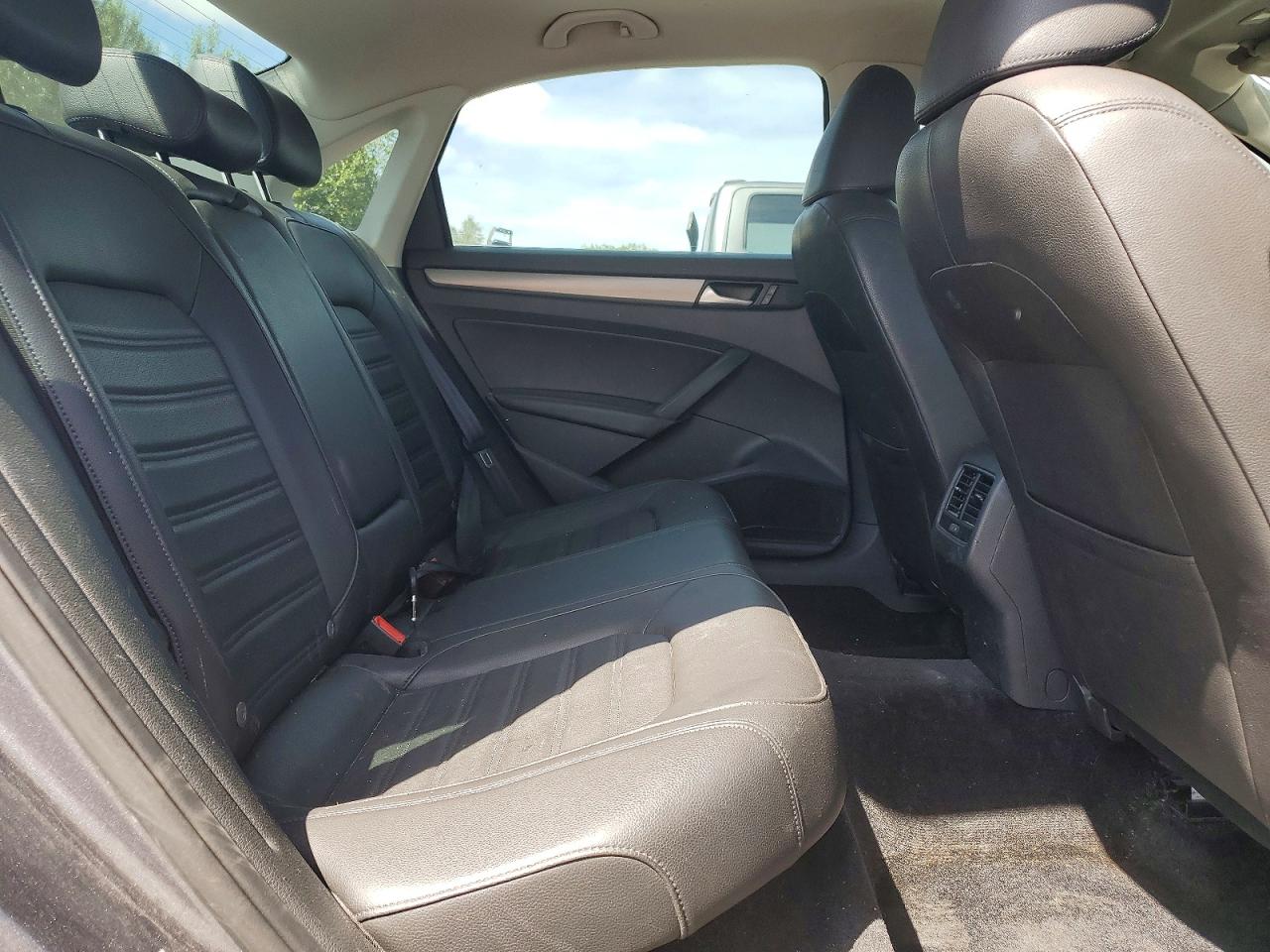 2015 Volkswagen Passat Se Gray vin: 1VWBT7A33FC059971