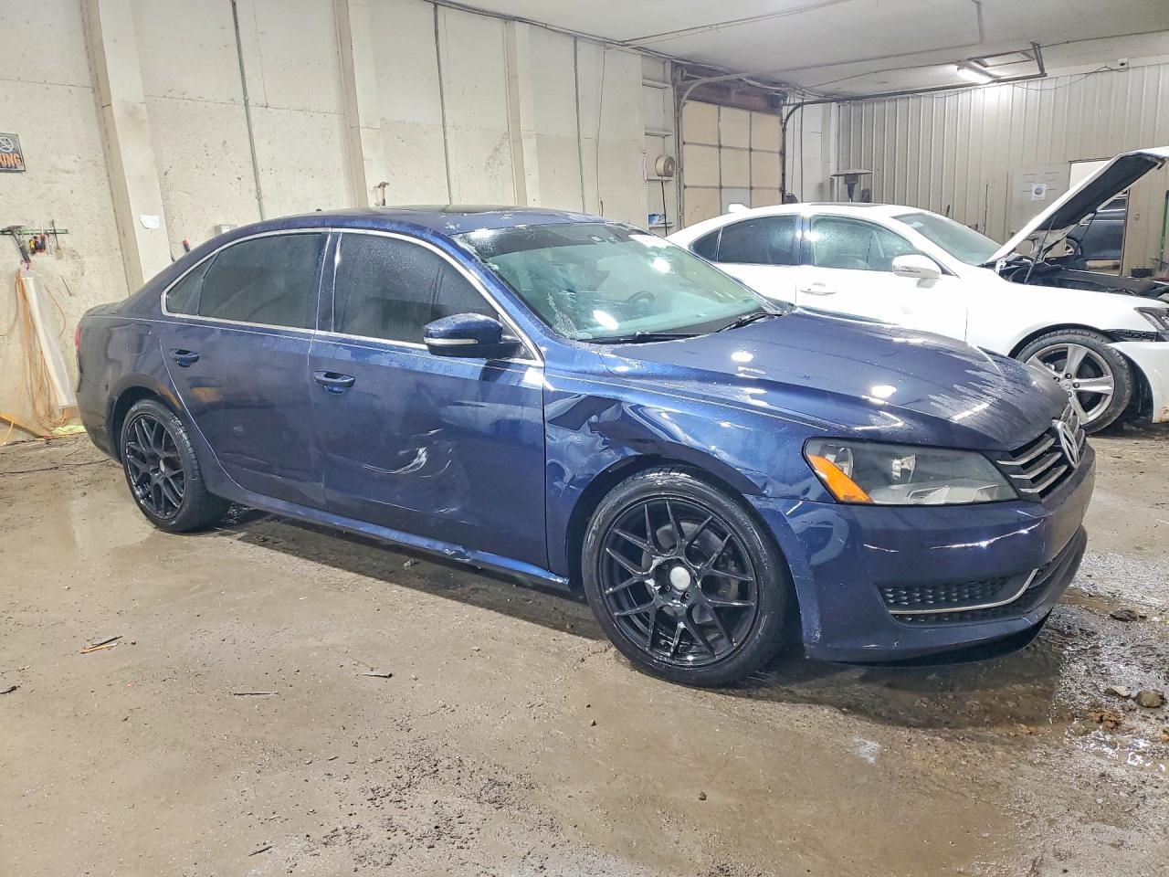 2014 Volkswagen Passat Se Blue vin: 1VWBT7A34EC031692