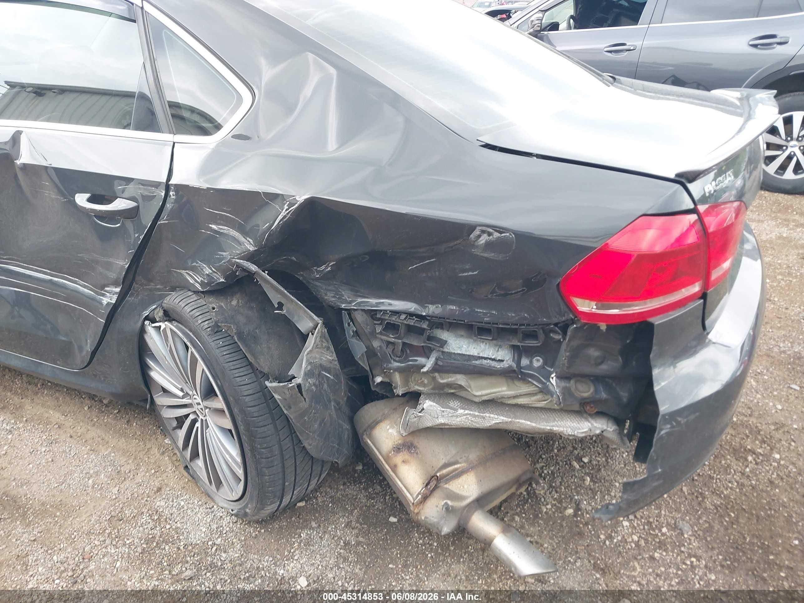2015 Volkswagen Passat 1.8t Sport Серый vin: 1VWBT7A34FC008673