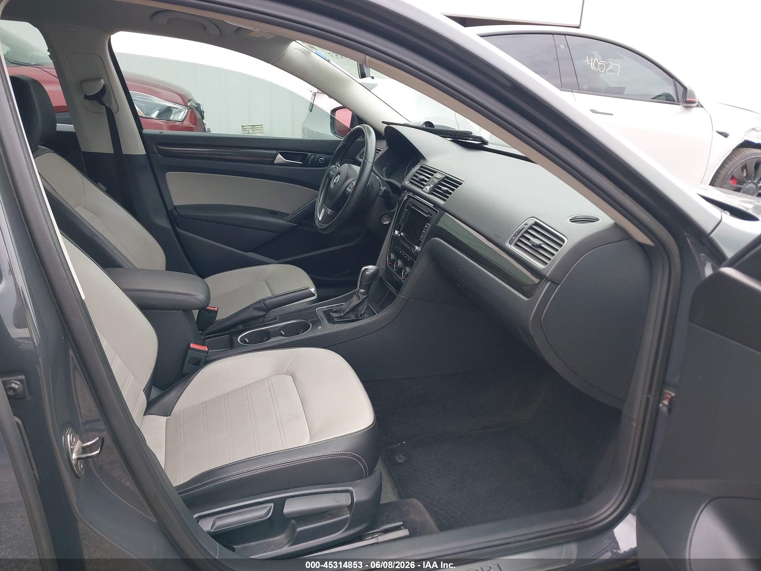 2015 Volkswagen Passat 1.8t Sport Серый vin: 1VWBT7A34FC008673