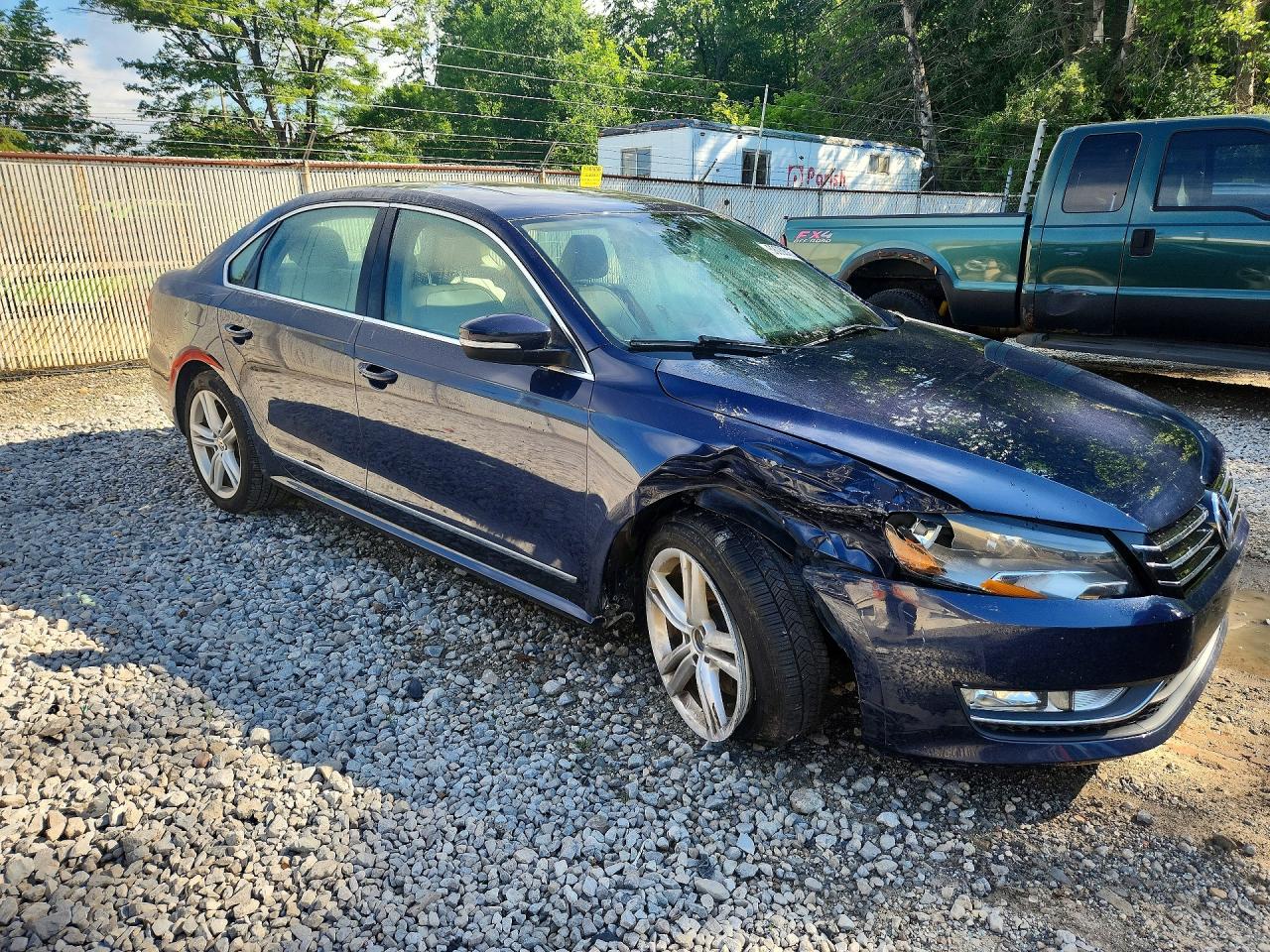 2015 Volkswagen Passat Se Blue vin: 1VWBT7A34FC024405