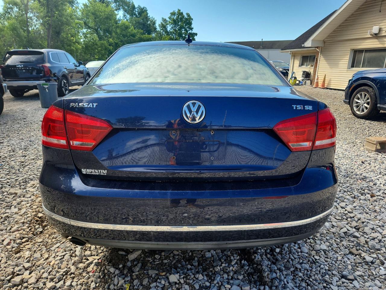 2015 Volkswagen Passat Se Blue vin: 1VWBT7A34FC024405