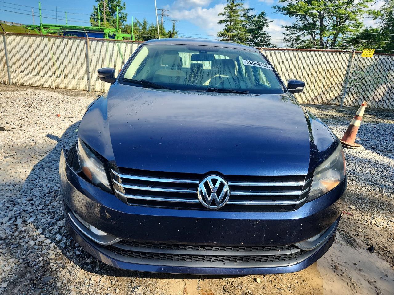 2015 Volkswagen Passat Se Blue vin: 1VWBT7A34FC024405