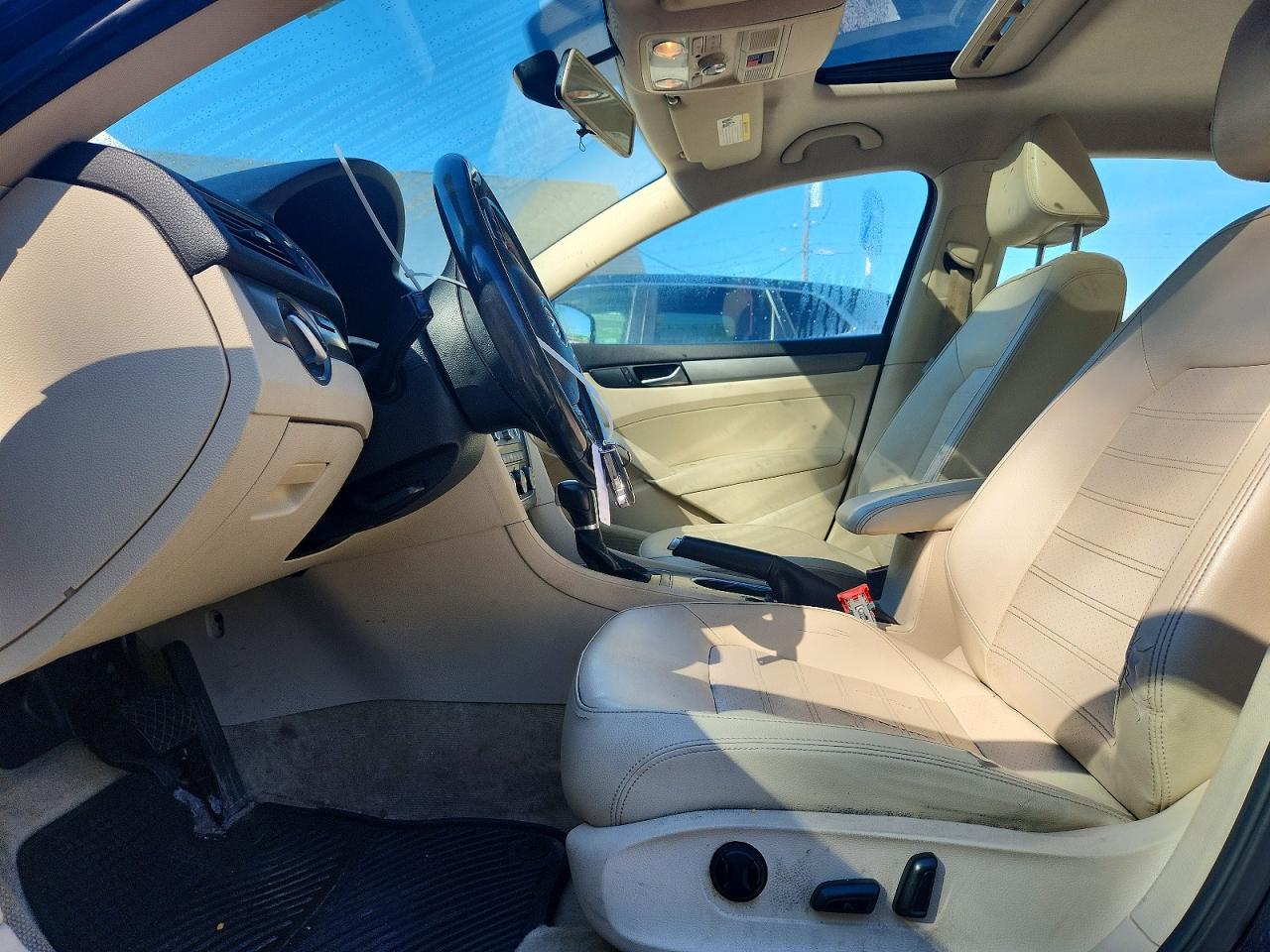 2015 Volkswagen Passat Se Blue vin: 1VWBT7A34FC024405