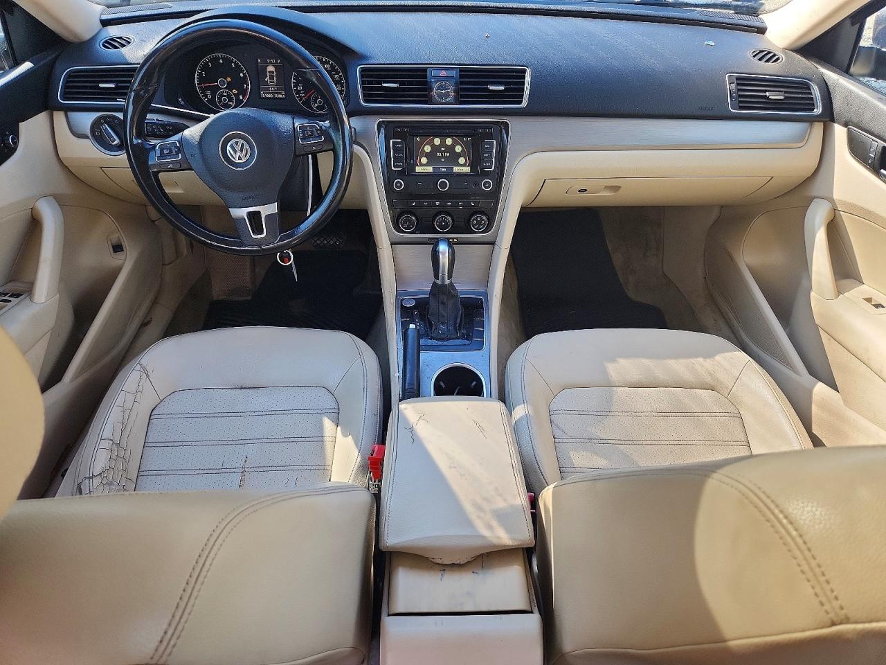 2015 Volkswagen Passat Se Blue vin: 1VWBT7A34FC024405