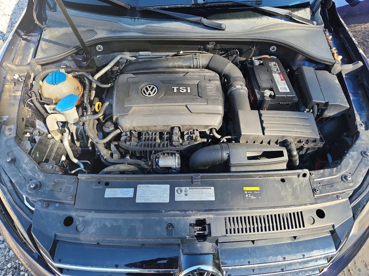 2015 Volkswagen Passat Se Blue vin: 1VWBT7A34FC024405