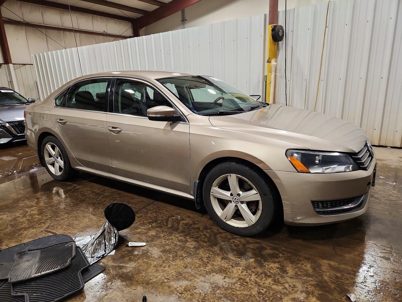 2015 Volkswagen Passat Se Tan vin: 1VWBT7A34FC026848