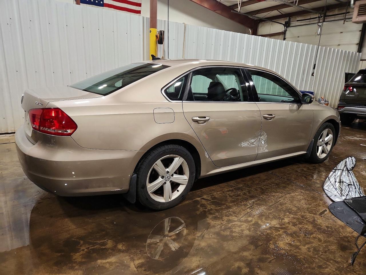 2015 Volkswagen Passat Se Tan vin: 1VWBT7A34FC026848