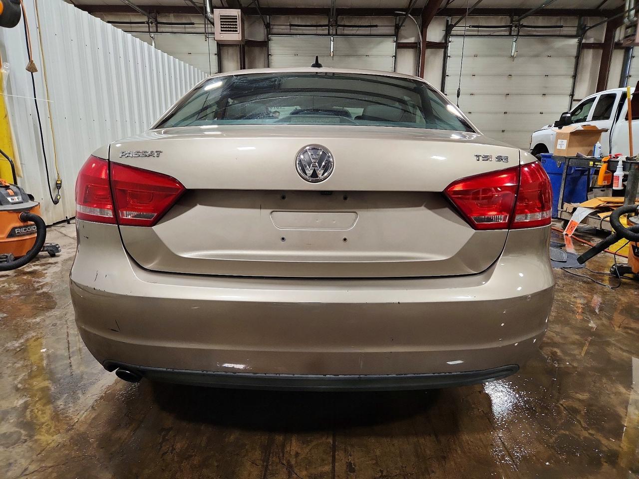 2015 Volkswagen Passat Se Tan vin: 1VWBT7A34FC026848
