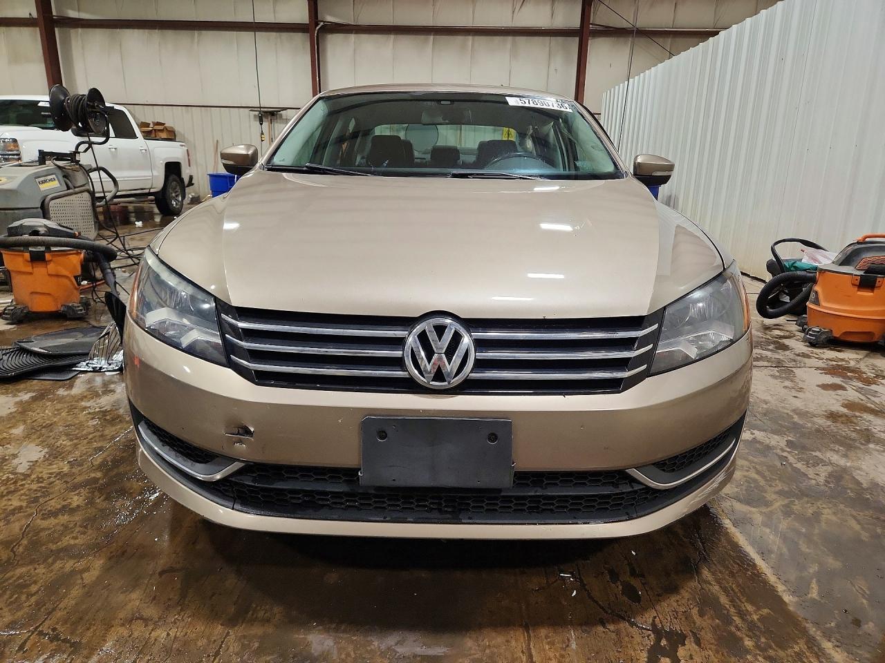2015 Volkswagen Passat Se Tan vin: 1VWBT7A34FC026848