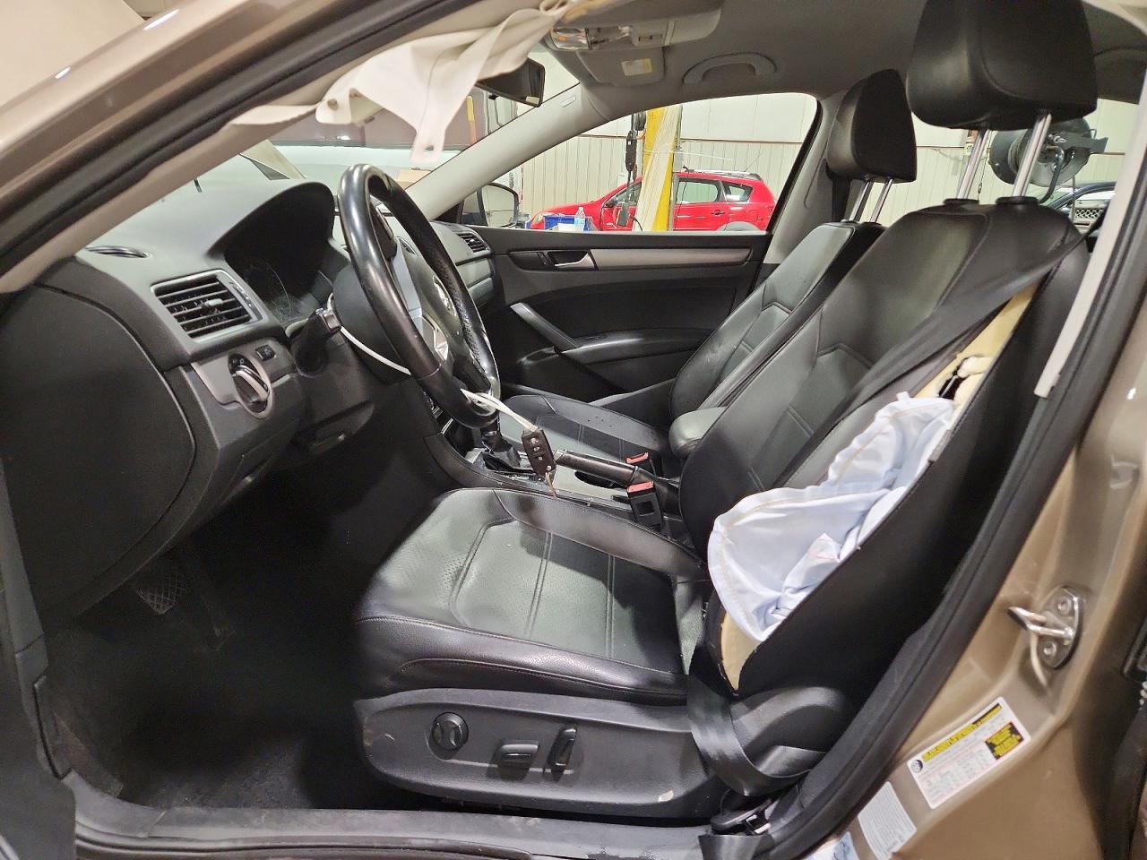 2015 Volkswagen Passat Se Tan vin: 1VWBT7A34FC026848