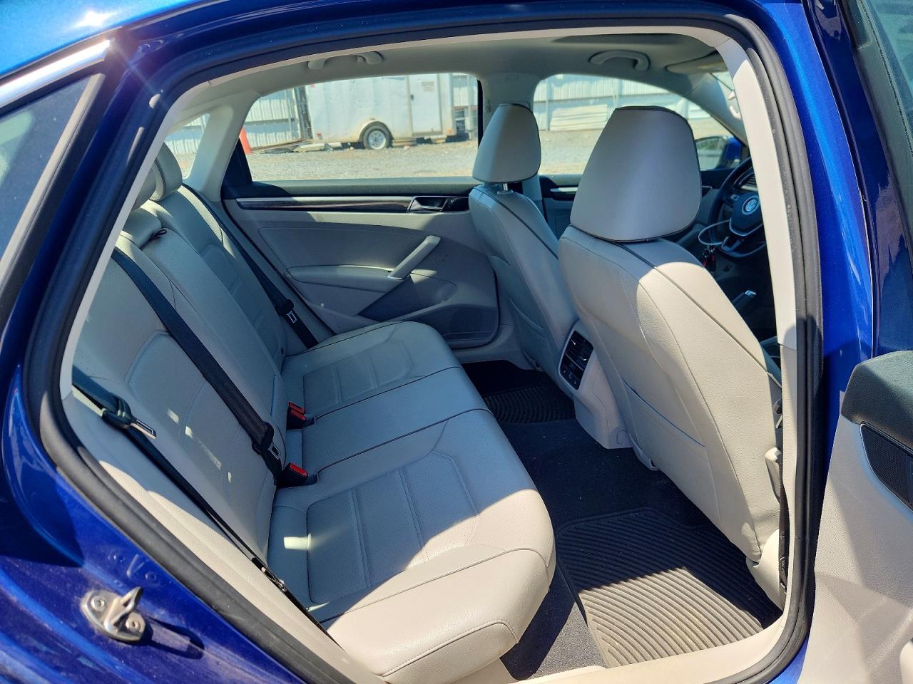 2016 Volkswagen Passat Se Blue vin: 1VWBT7A34GC069667