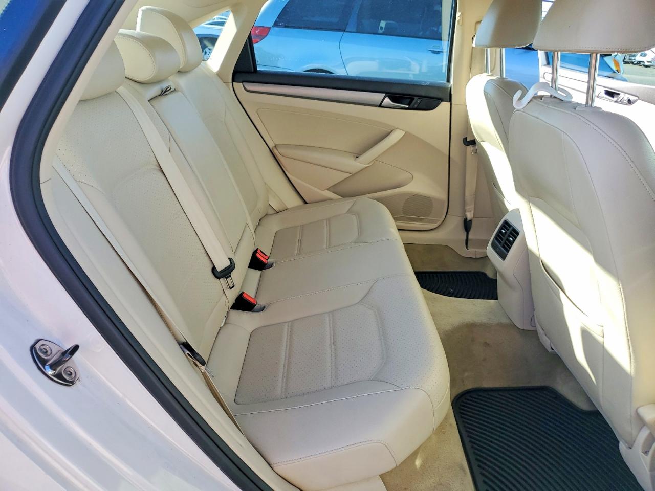 2014 Volkswagen Passat Se White vin: 1VWBT7A35EC063938