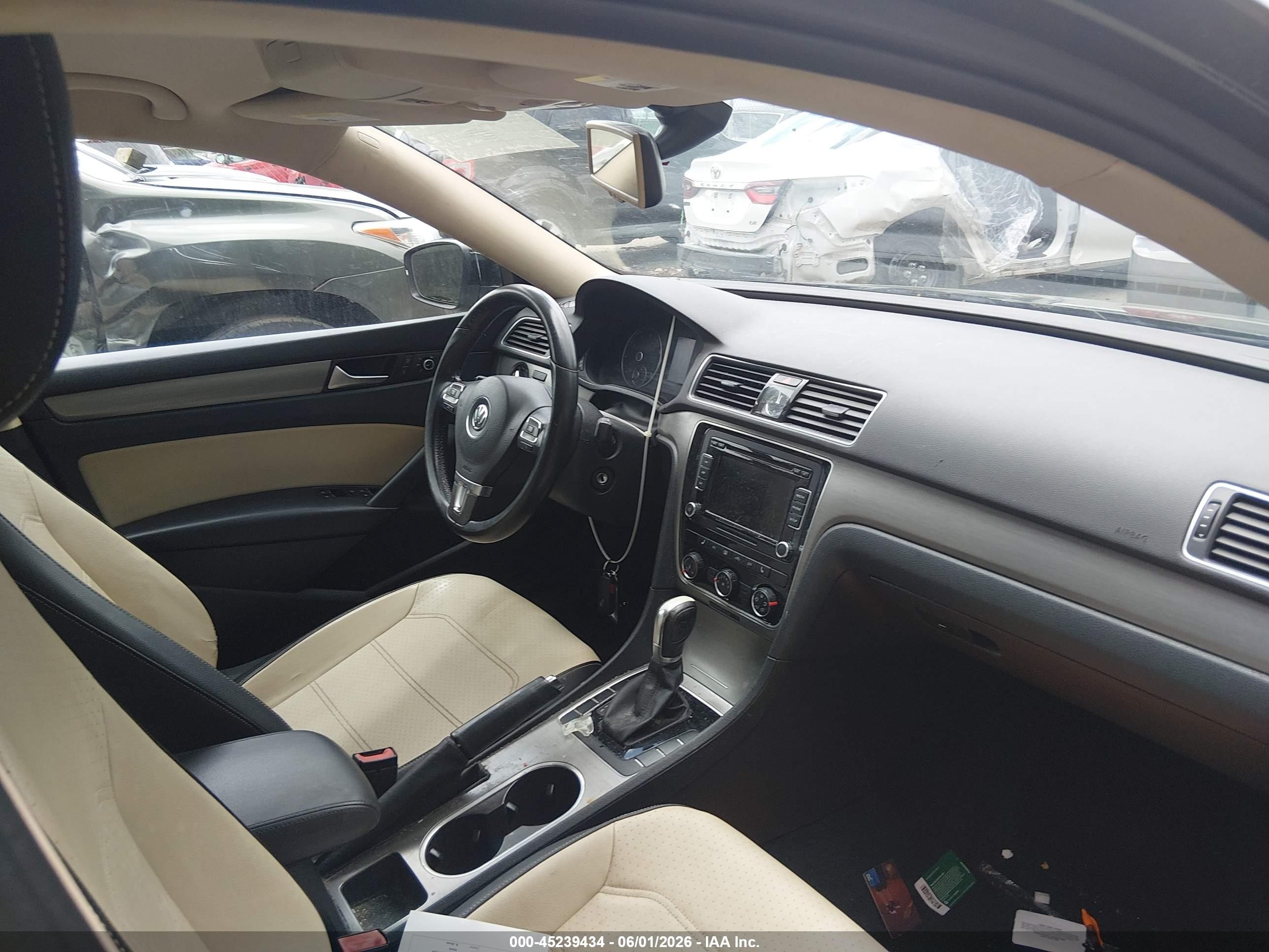 2014 Volkswagen Passat 1.8t Se Black vin: 1VWBT7A35EC088306