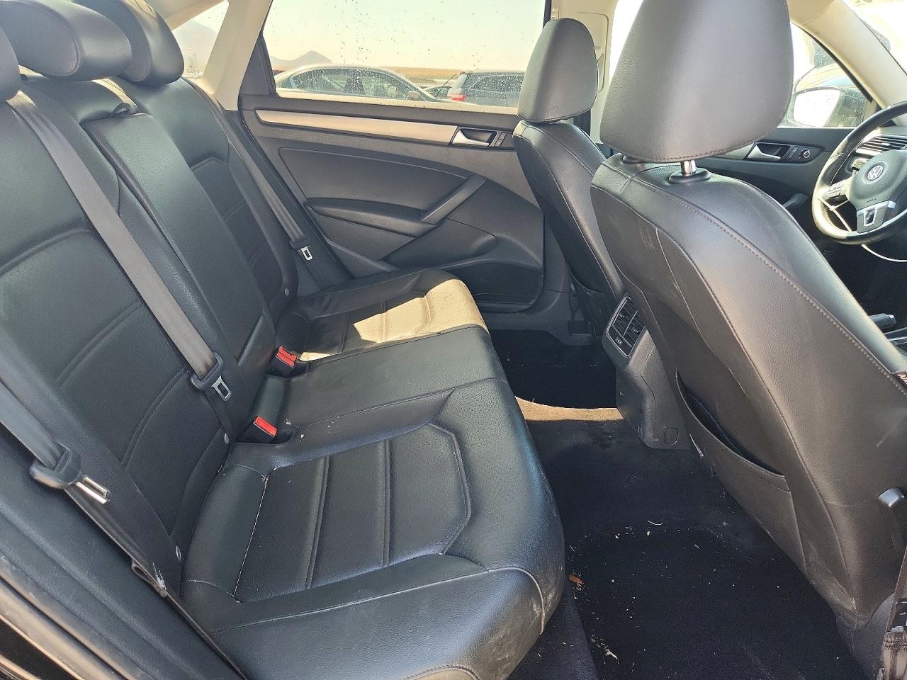2014 Volkswagen Passat Se Black vin: 1VWBT7A35EC091335