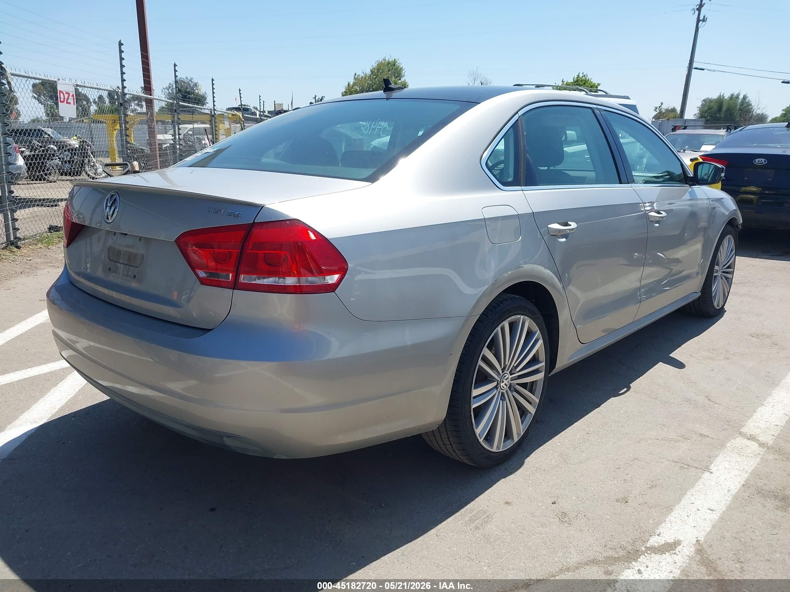 2014 Volkswagen Passat 1.8t Sport Silver vin: 1VWBT7A35EC097345