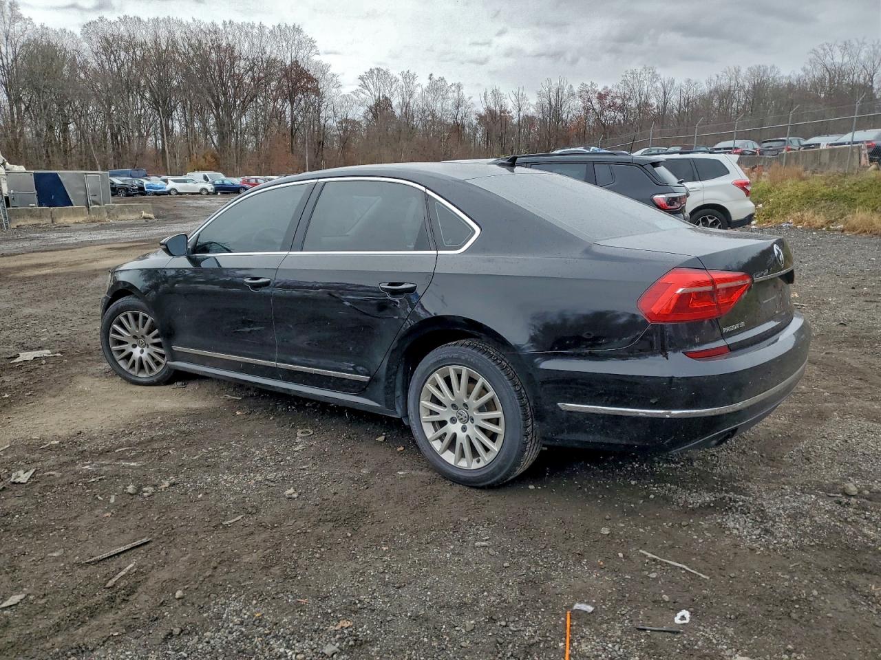 2016 Volkswagen Passat Se Black vin: 1VWBT7A35GC034233