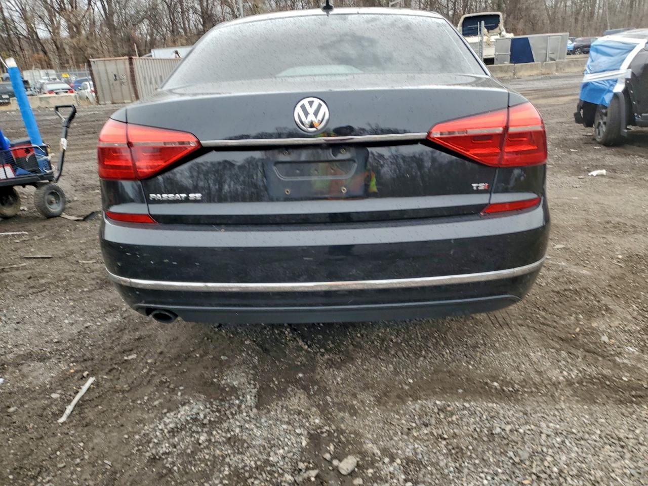2016 Volkswagen Passat Se Black vin: 1VWBT7A35GC034233