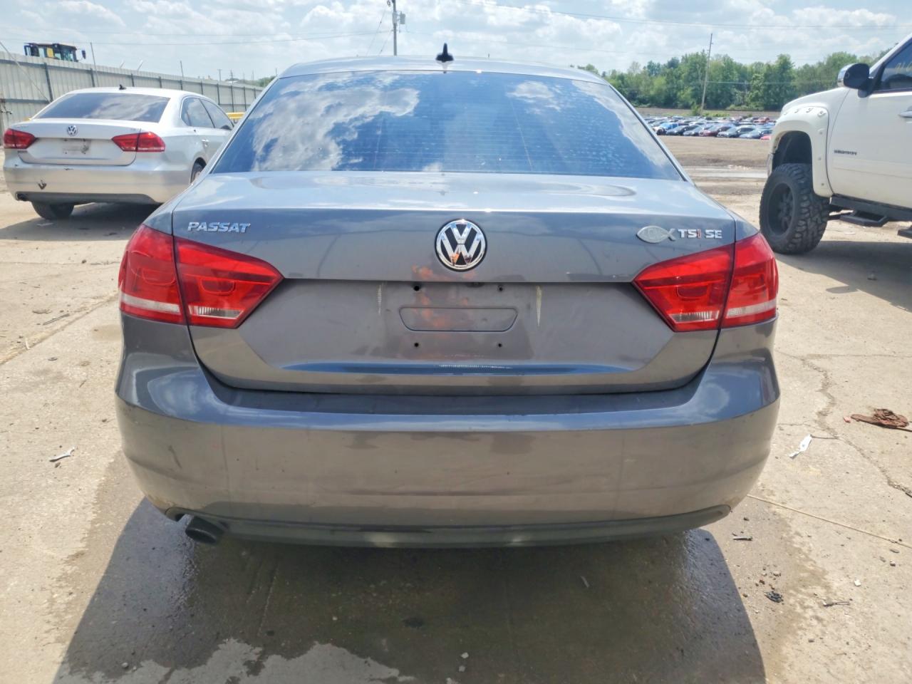 2014 Volkswagen Passat Se Серый vin: 1VWBT7A36EC080778