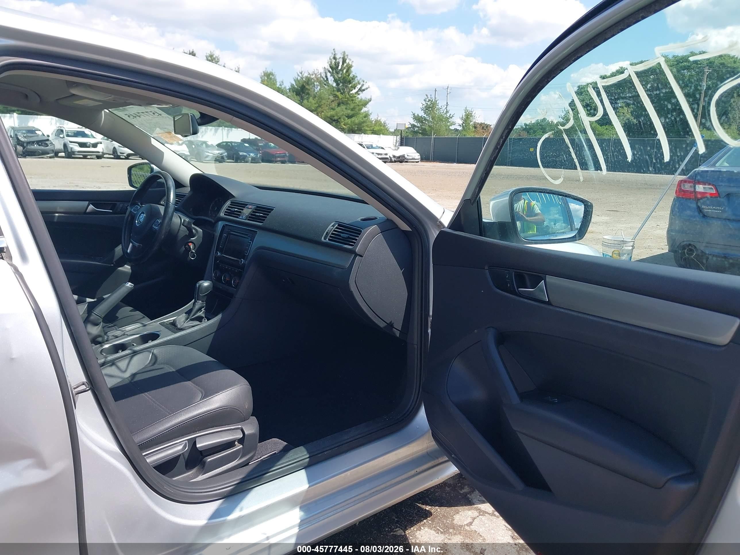 2014 Volkswagen Passat 1.8t Se Серебряный vin: 1VWBT7A36EC102245