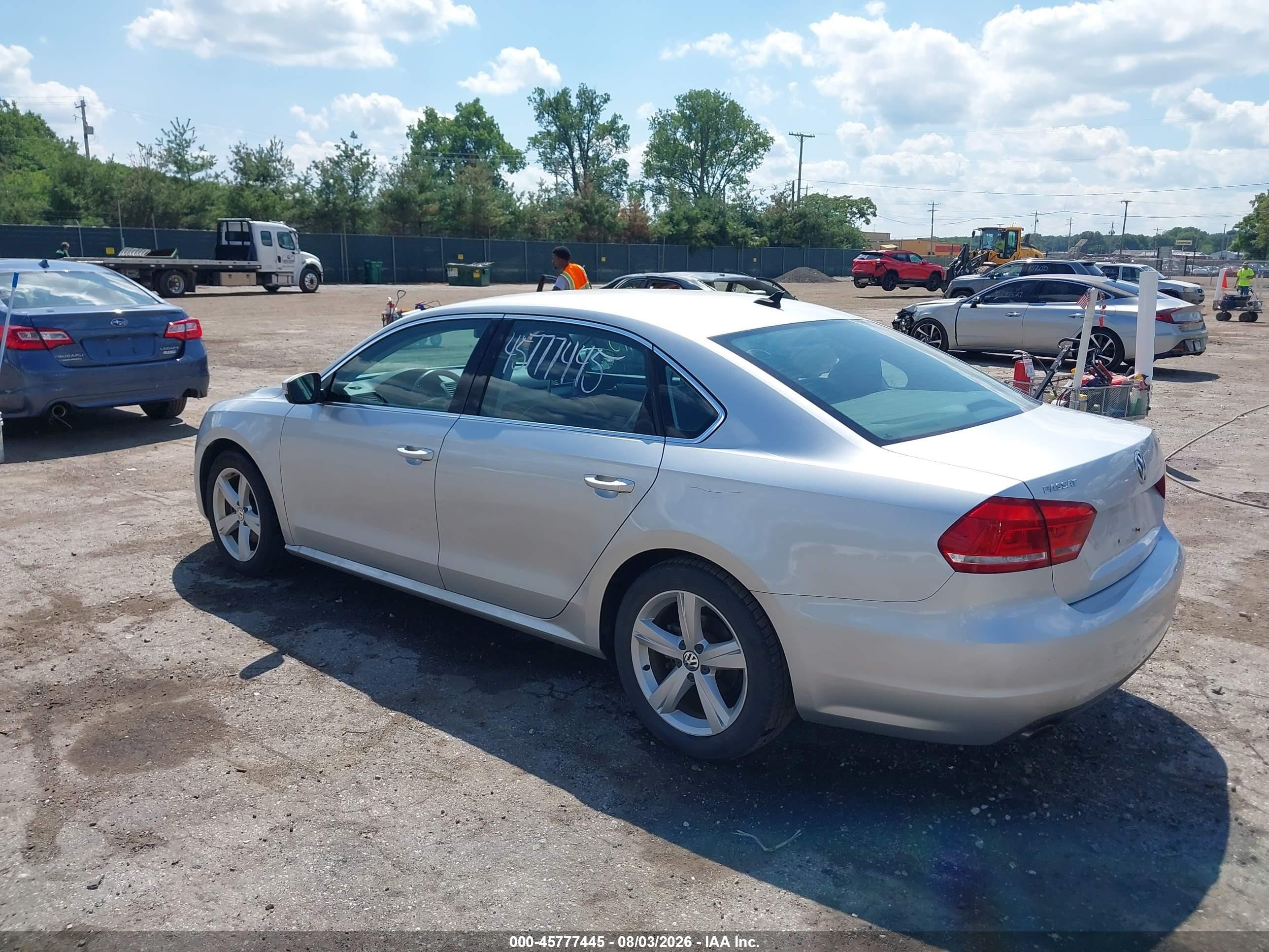 2014 Volkswagen Passat 1.8t Se Серебряный vin: 1VWBT7A36EC102245