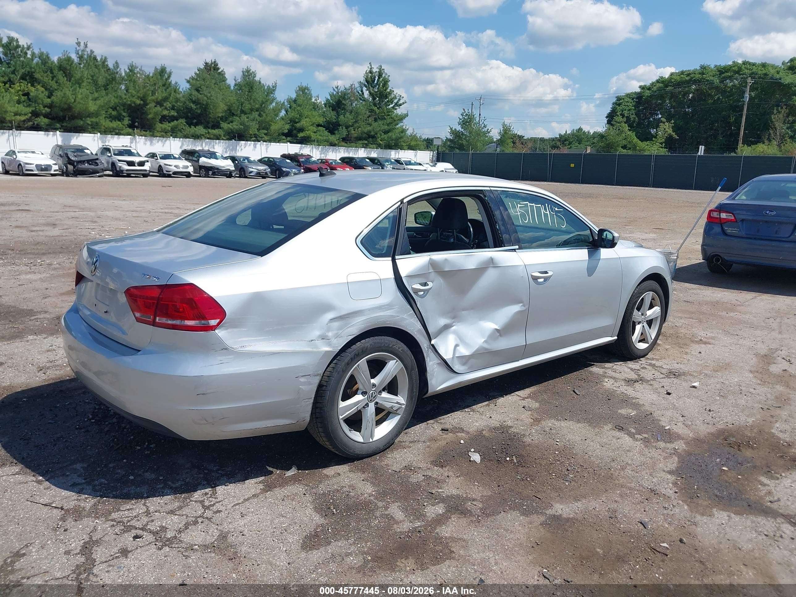 2014 Volkswagen Passat 1.8t Se Серебряный vin: 1VWBT7A36EC102245