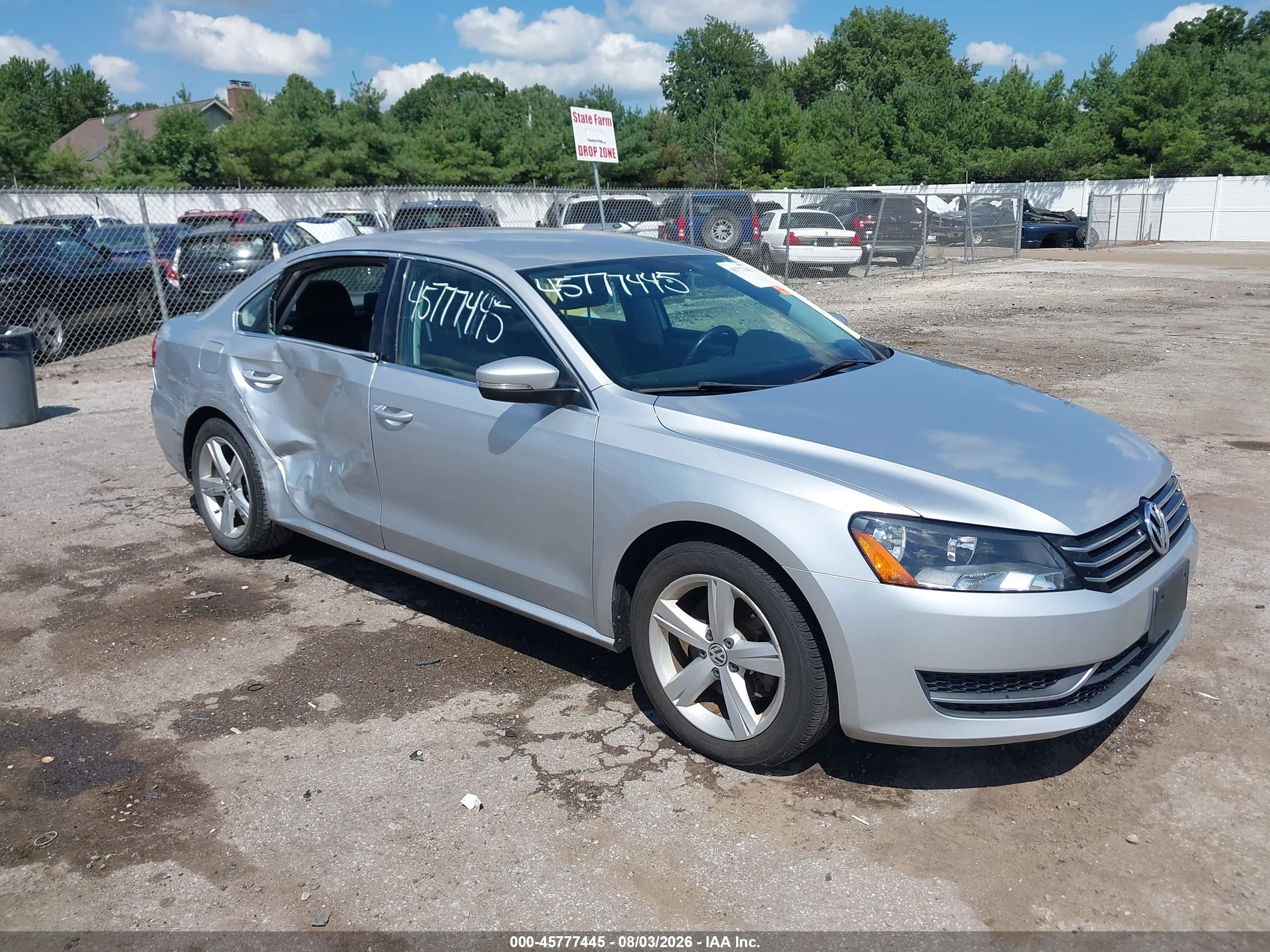 2014 Volkswagen Passat 1.8t Se Серебряный vin: 1VWBT7A36EC102245