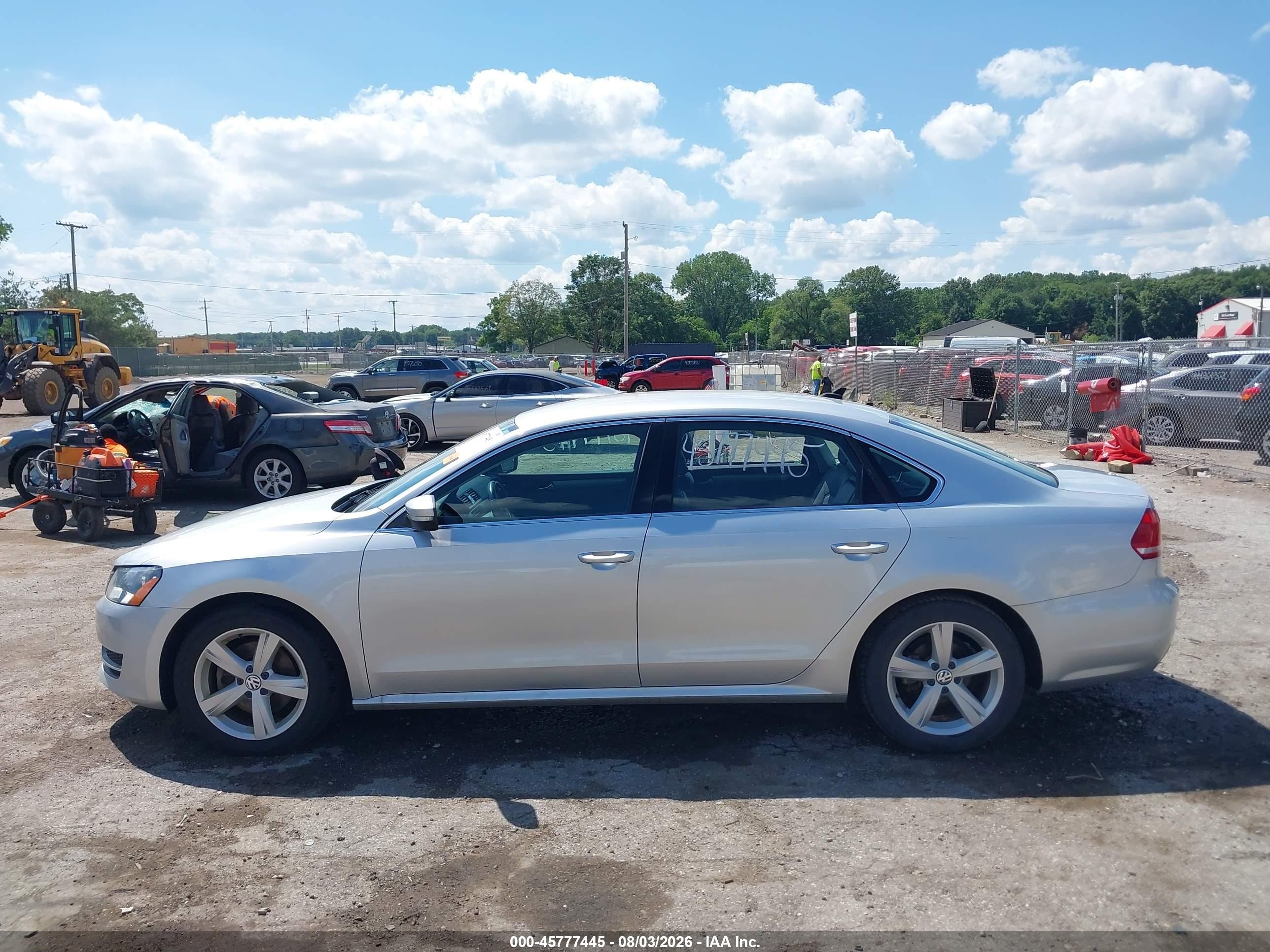 2014 Volkswagen Passat 1.8t Se Серебряный vin: 1VWBT7A36EC102245