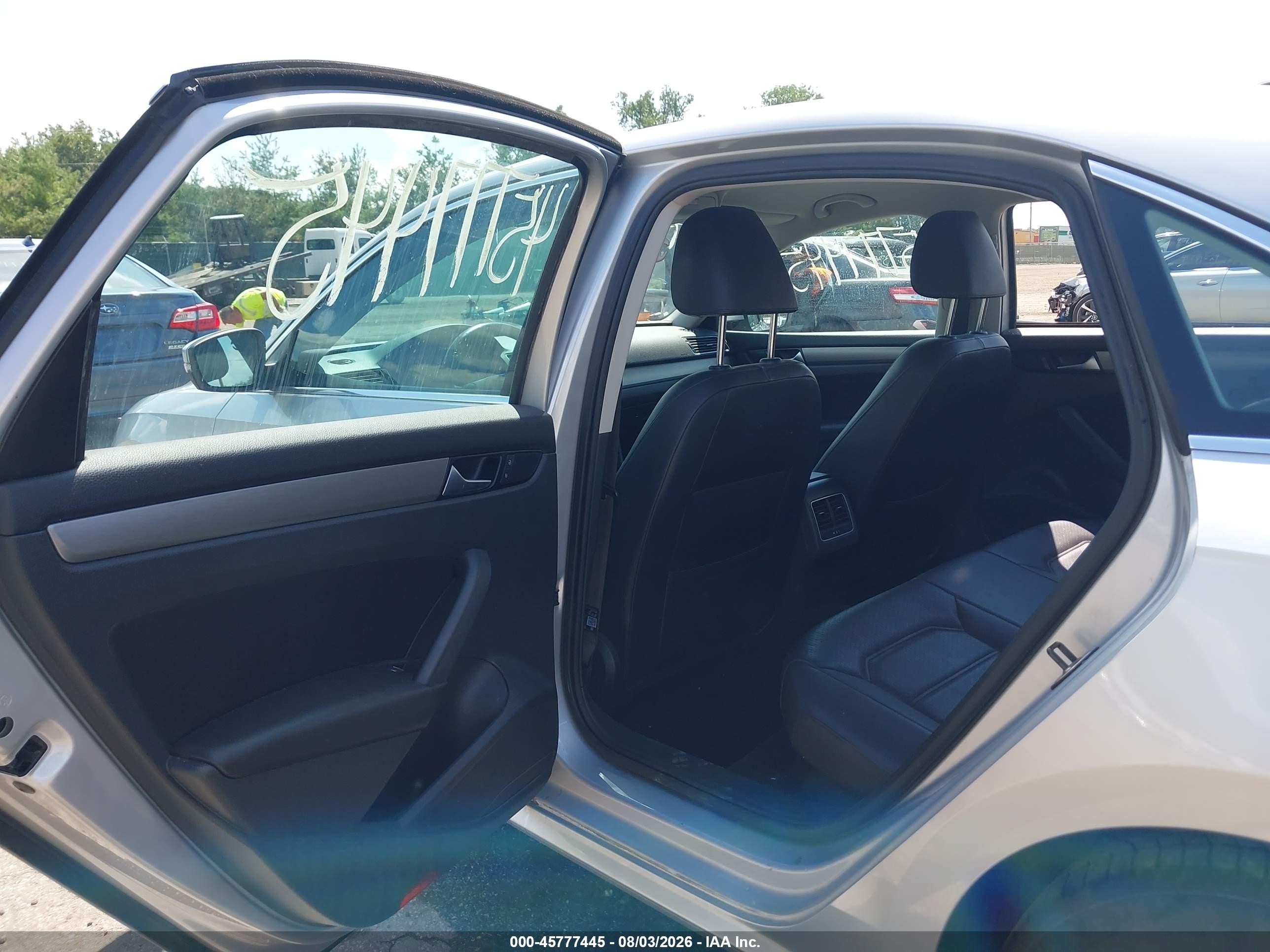 2014 Volkswagen Passat 1.8t Se Серебряный vin: 1VWBT7A36EC102245