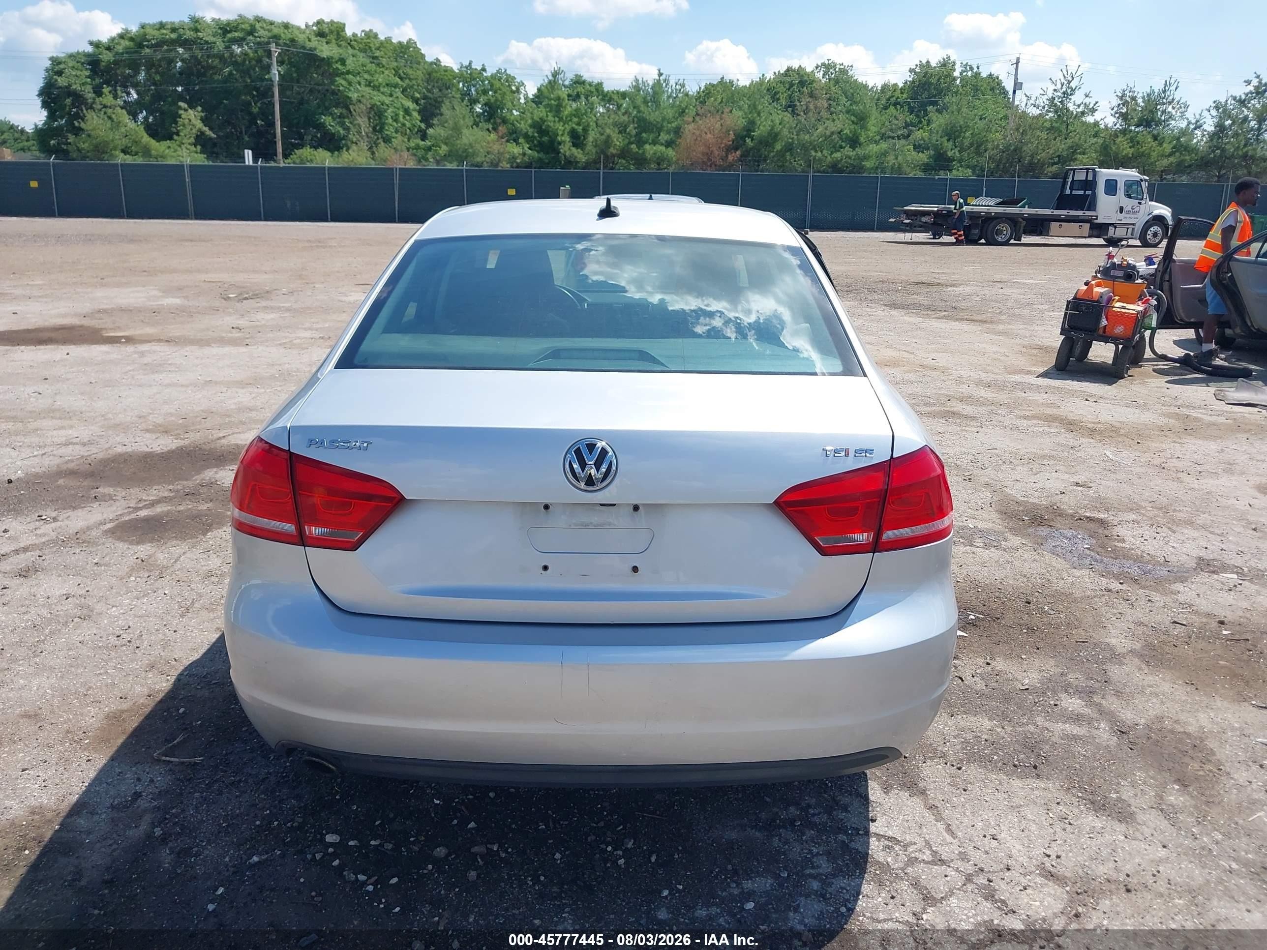 2014 Volkswagen Passat 1.8t Se Серебряный vin: 1VWBT7A36EC102245